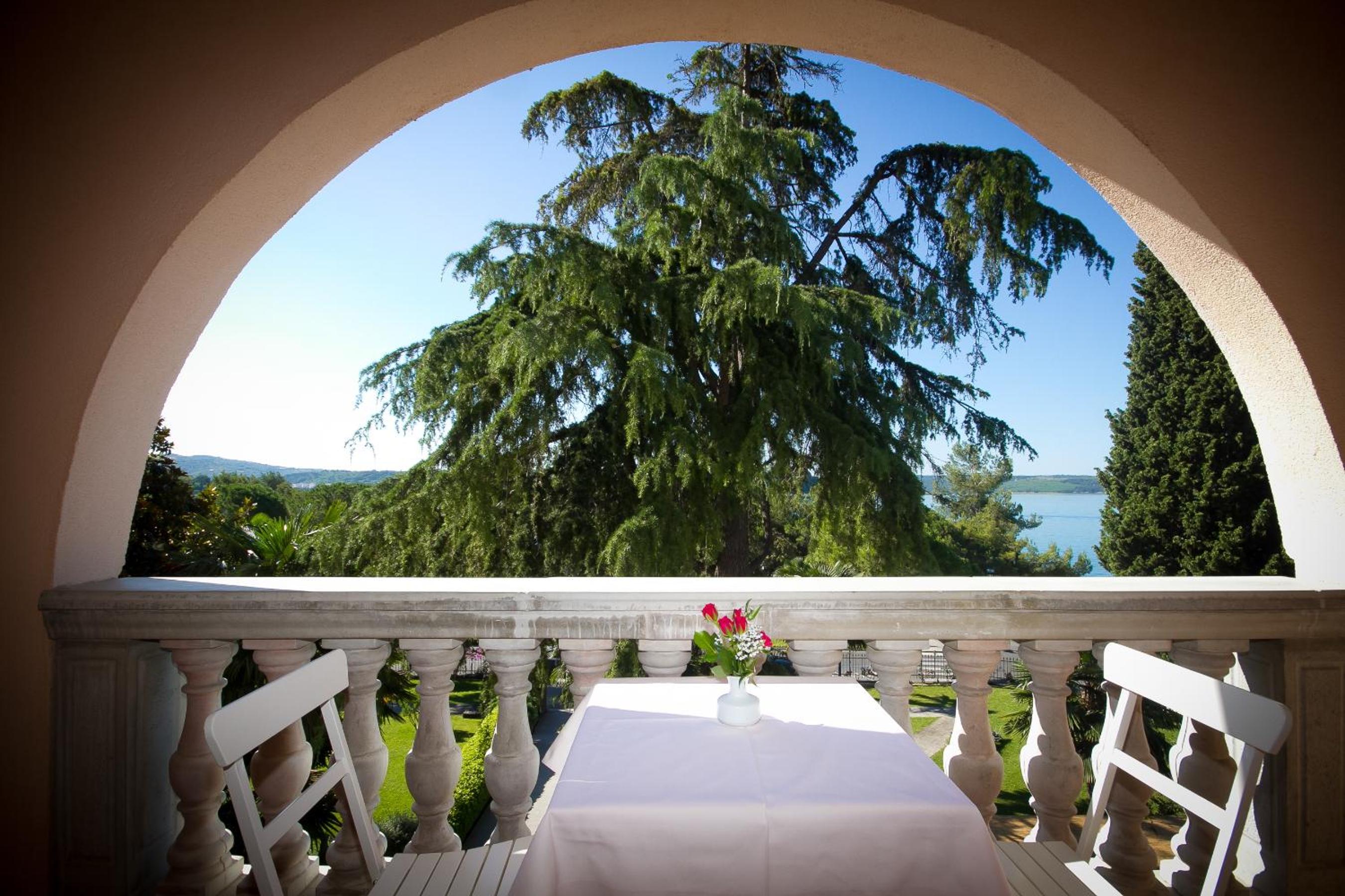Double Room with Balcony and Sea View - Photo 4