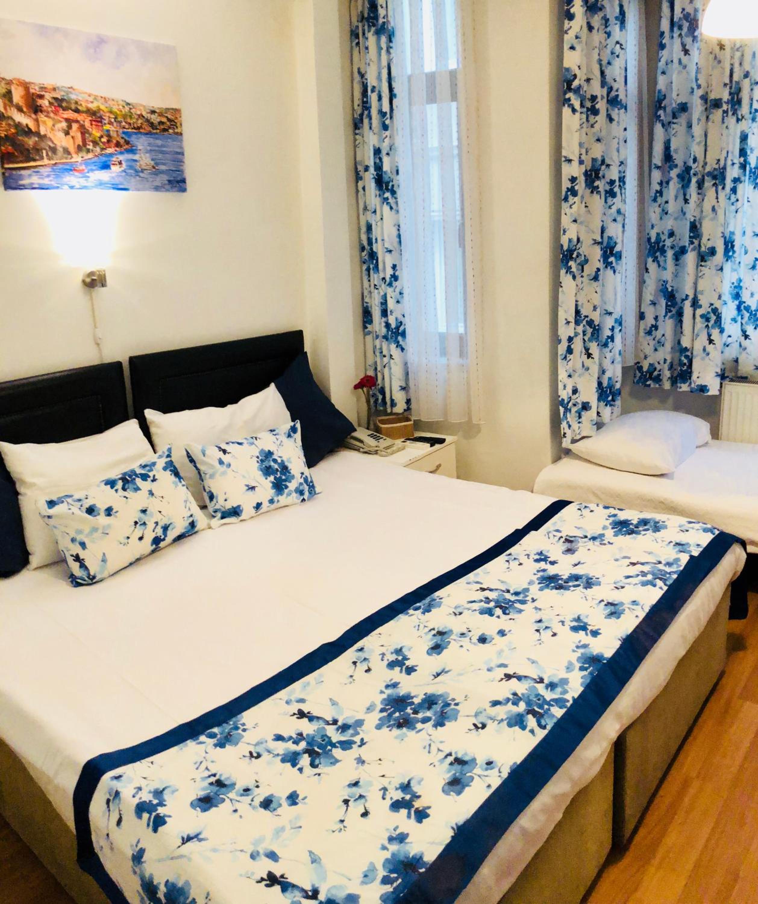 Twin Room with Sofa Bed photo 1