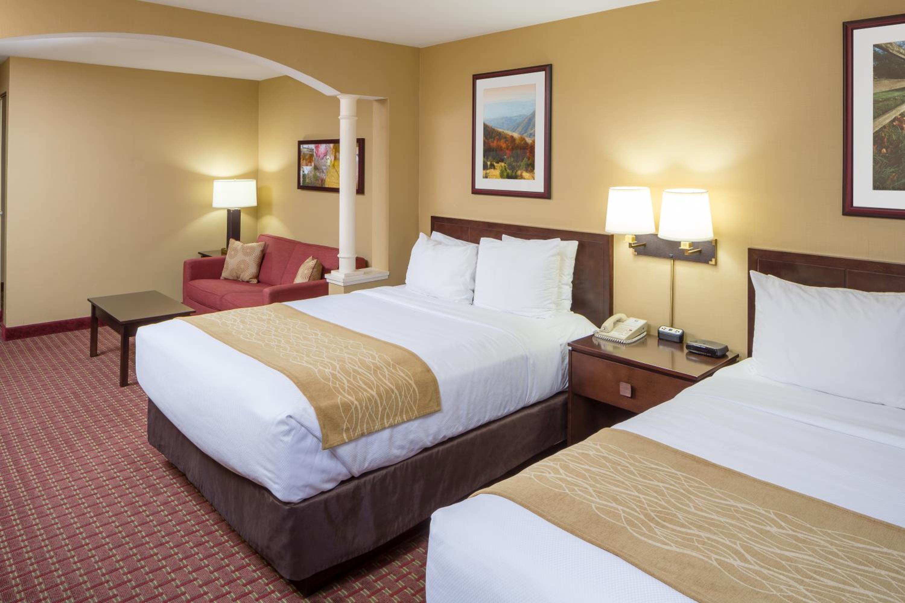 Queen Room with Two Queen Beds - Non-Smoking - Photo 1