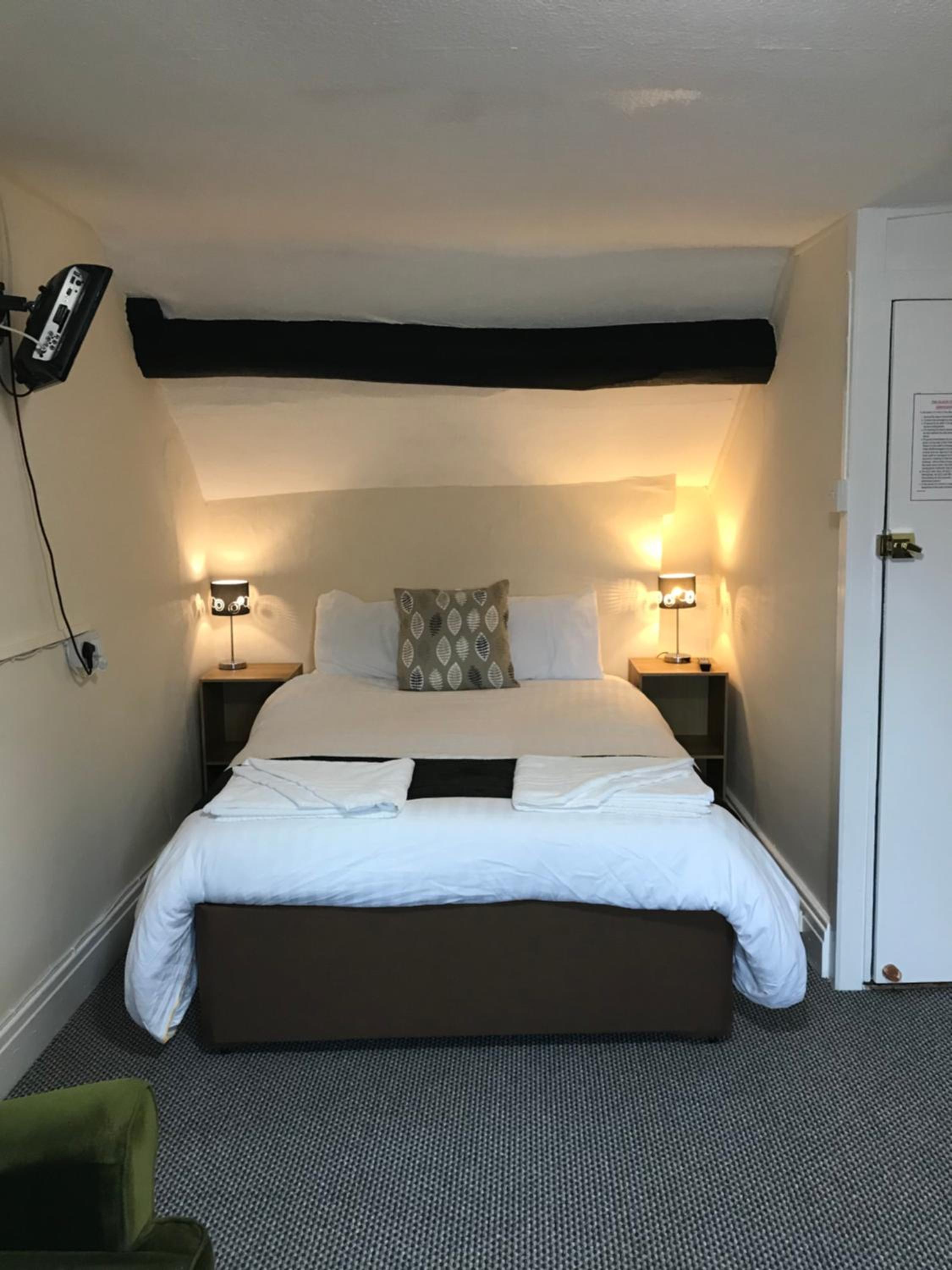 Double or Twin Room with Bathroom - Photo 1