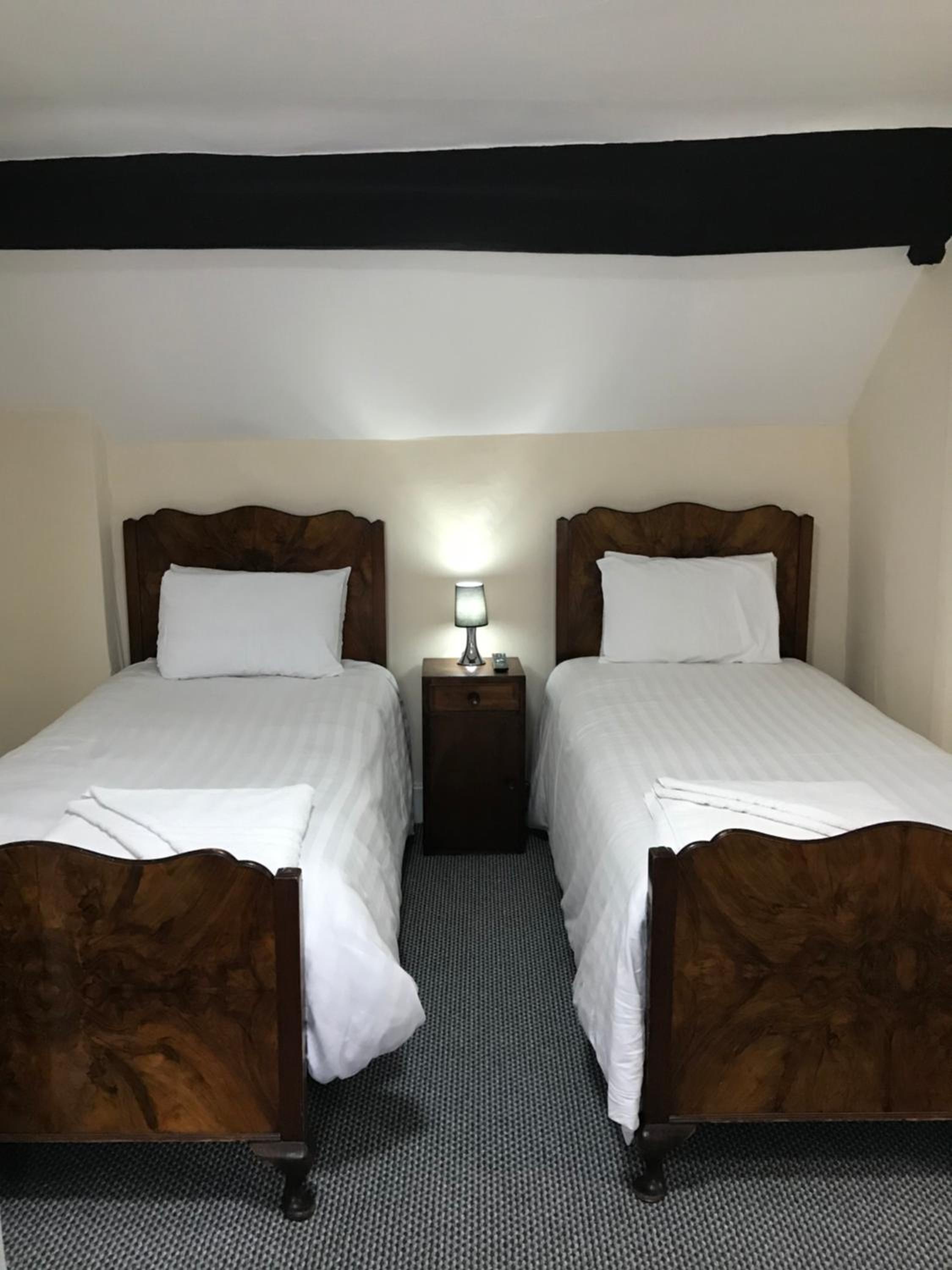 Double or Twin Room with Bathroom - Photo 2