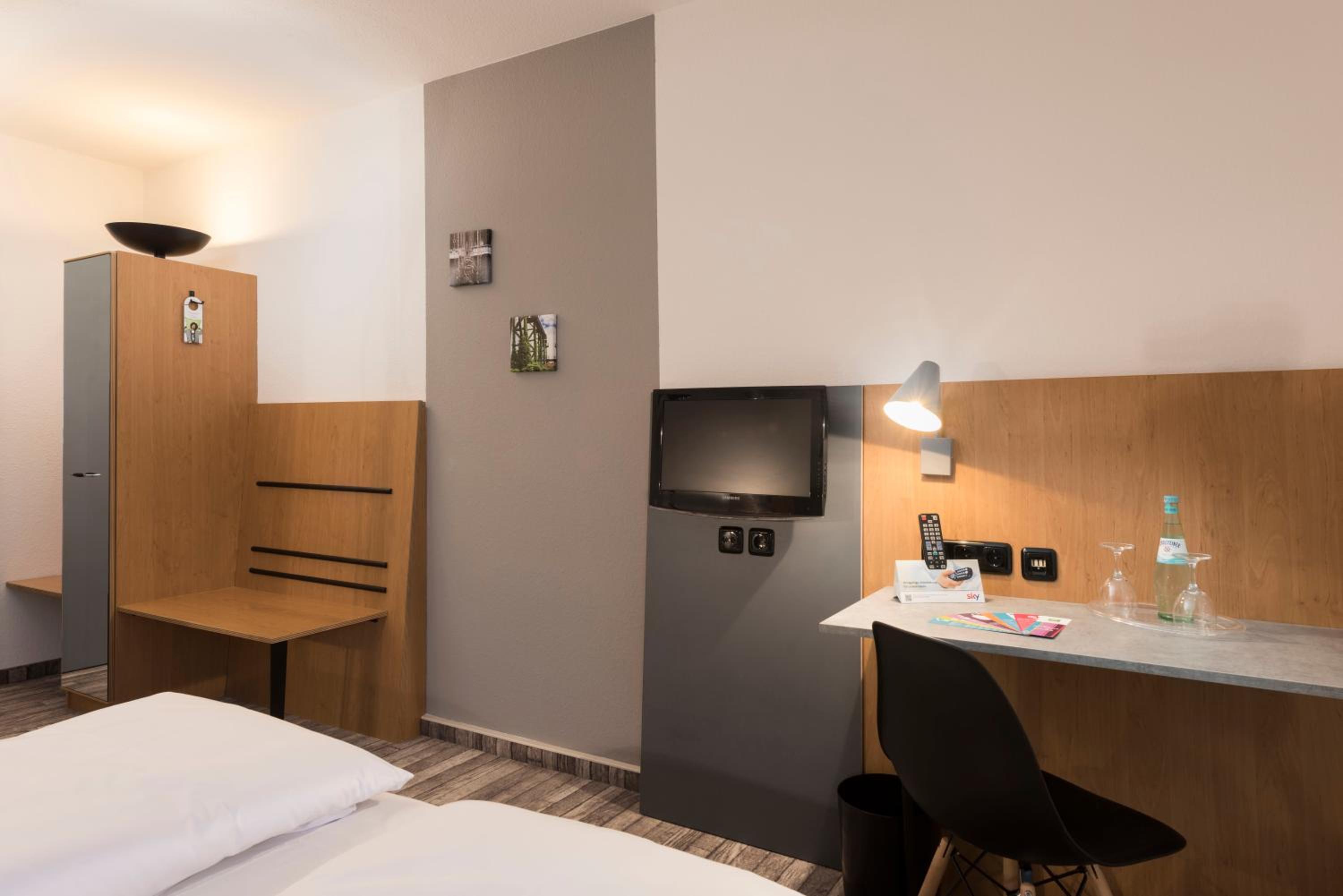 Standard Double Room - Photo 2