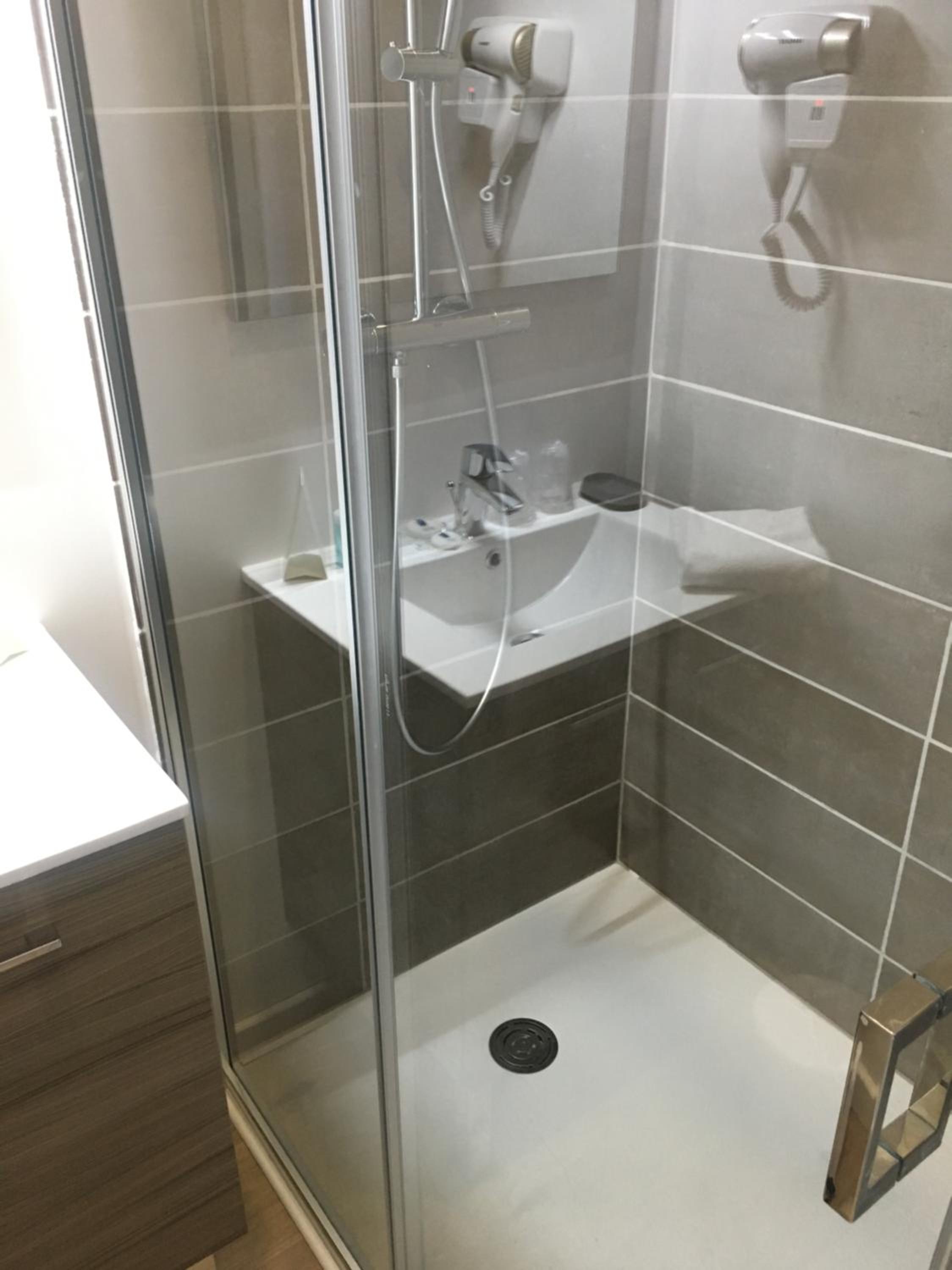Standard Double Room - Photo 9