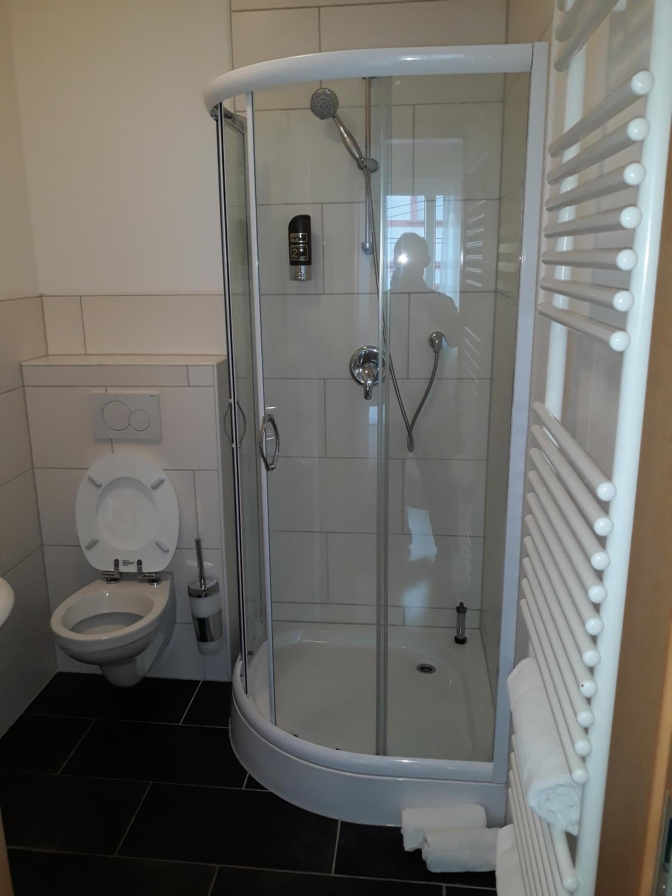 Double Room with Private Bathroom - Photo 3