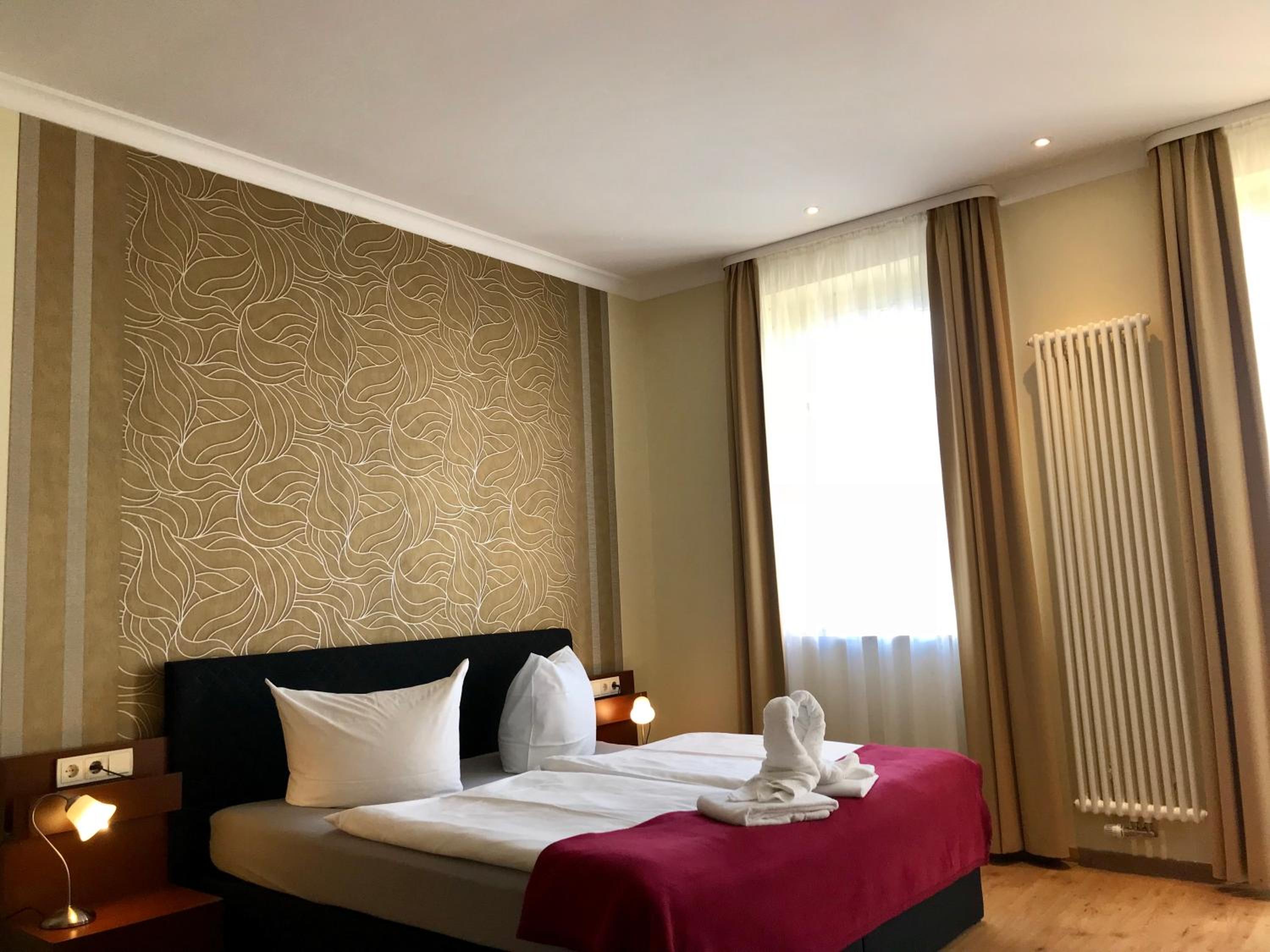 Deluxe Double Room with Balcony photo 3