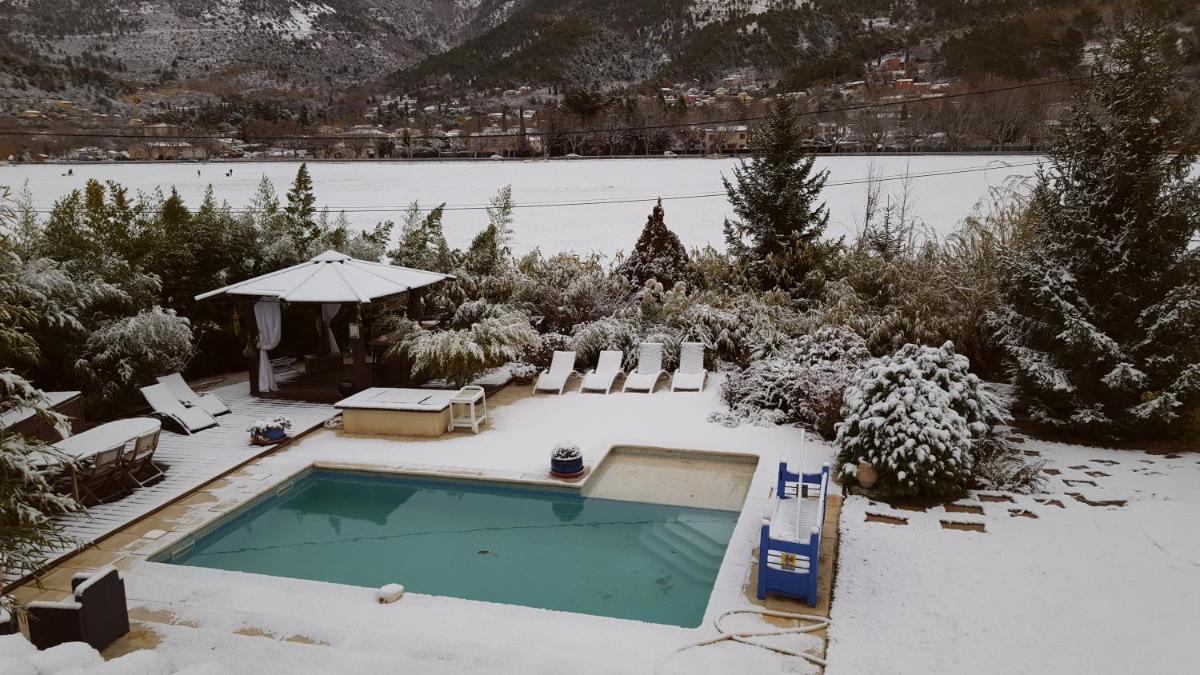 Double Room with Pool View - Photo 3