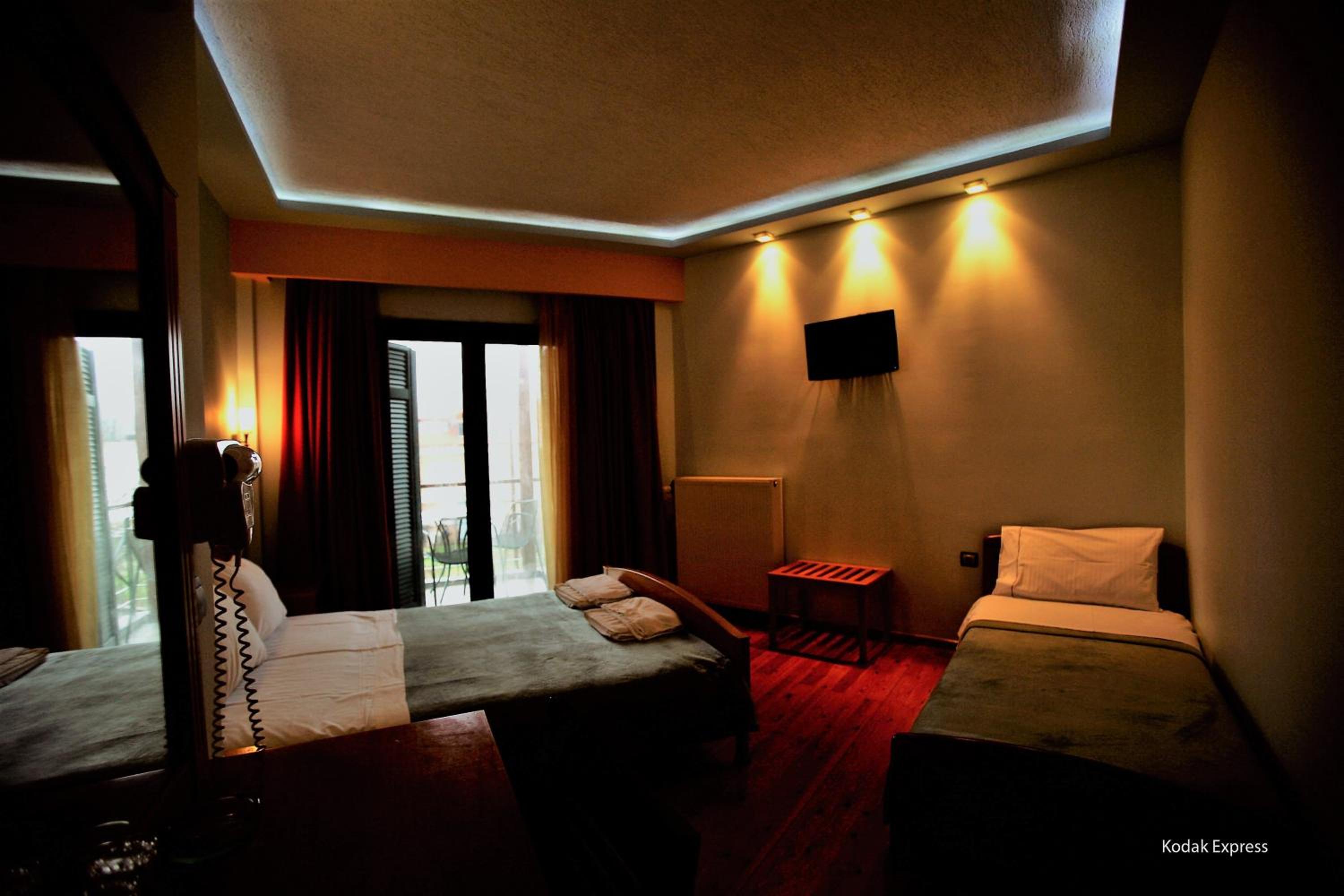 Standard Triple Room - Photo 2
