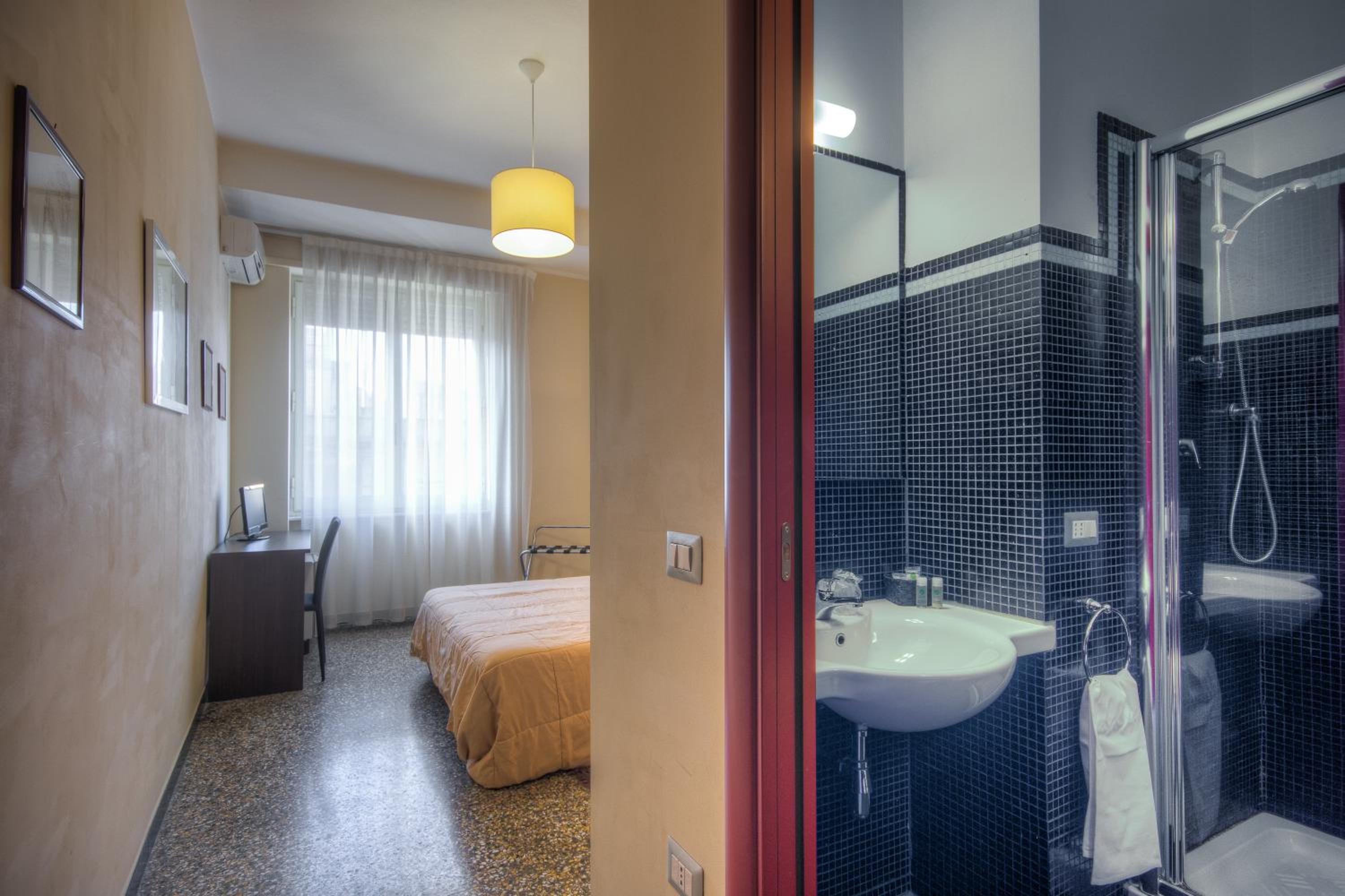 Double or Twin Room photo 3