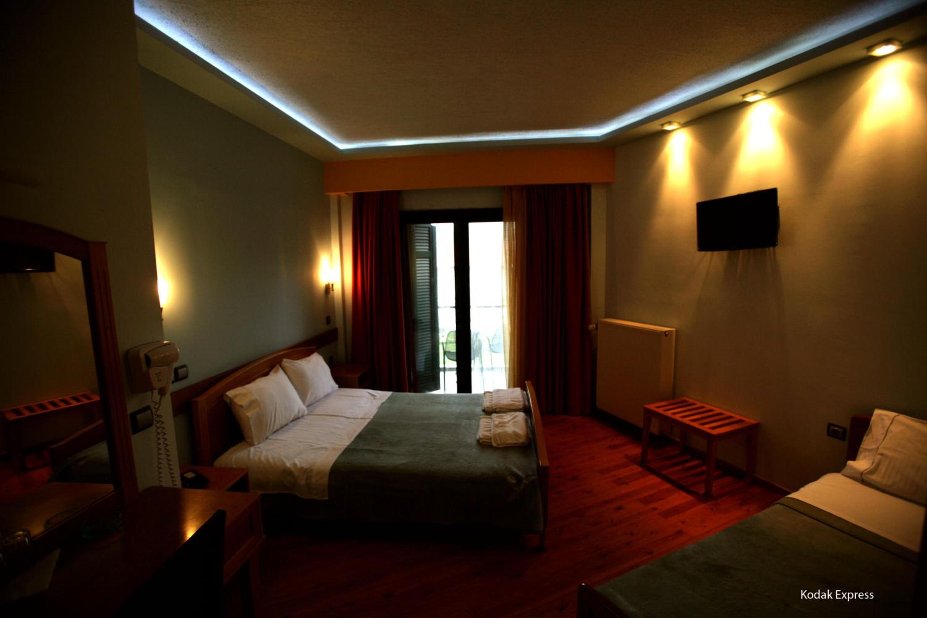 Standard Triple Room - Photo 3