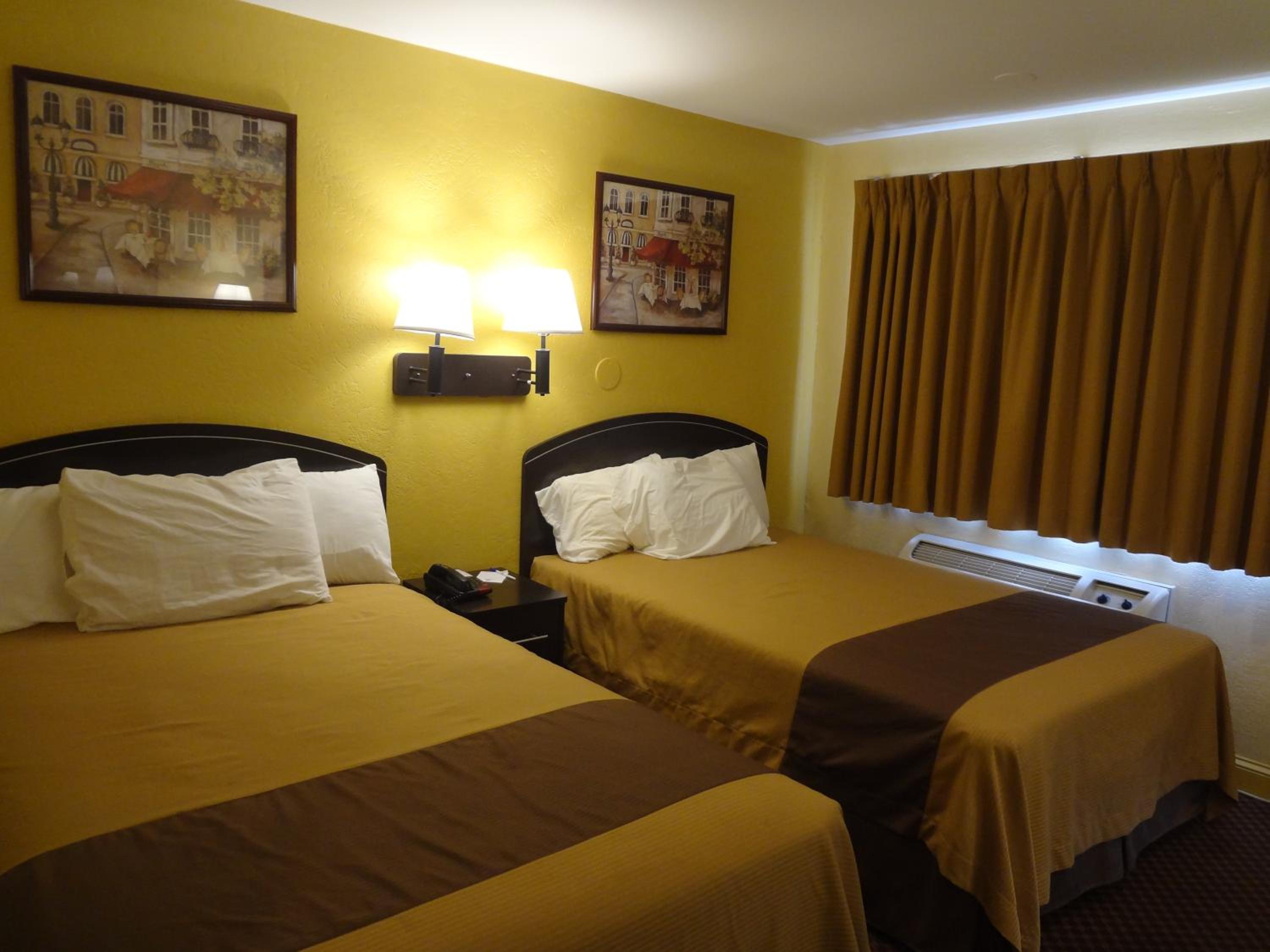 Double Room with Two Double Beds - Non-Smoking - Photo 1