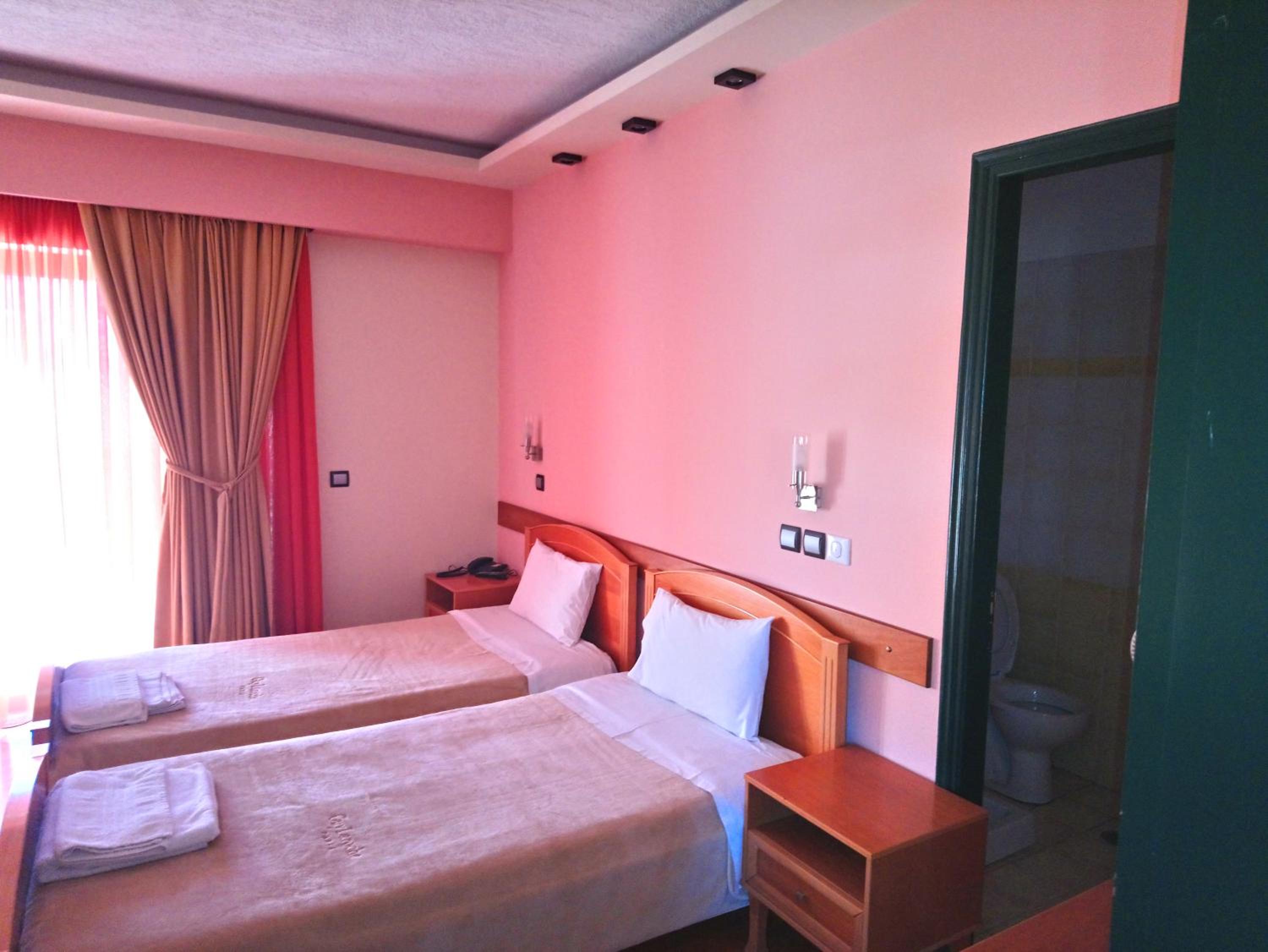 Standard Twin Room with Mountain View - Photo 4