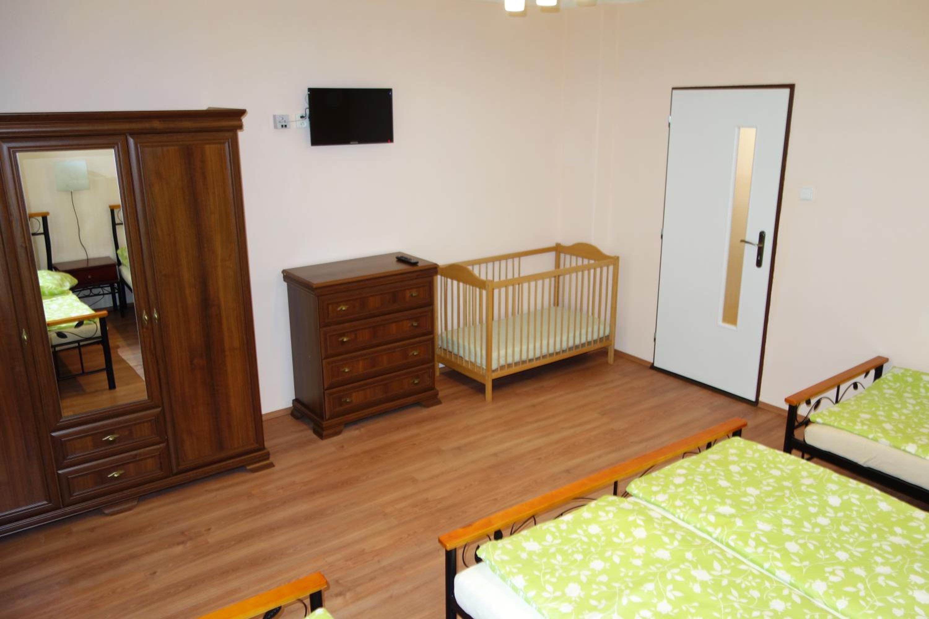 One-Bedroom Apartment photo 2