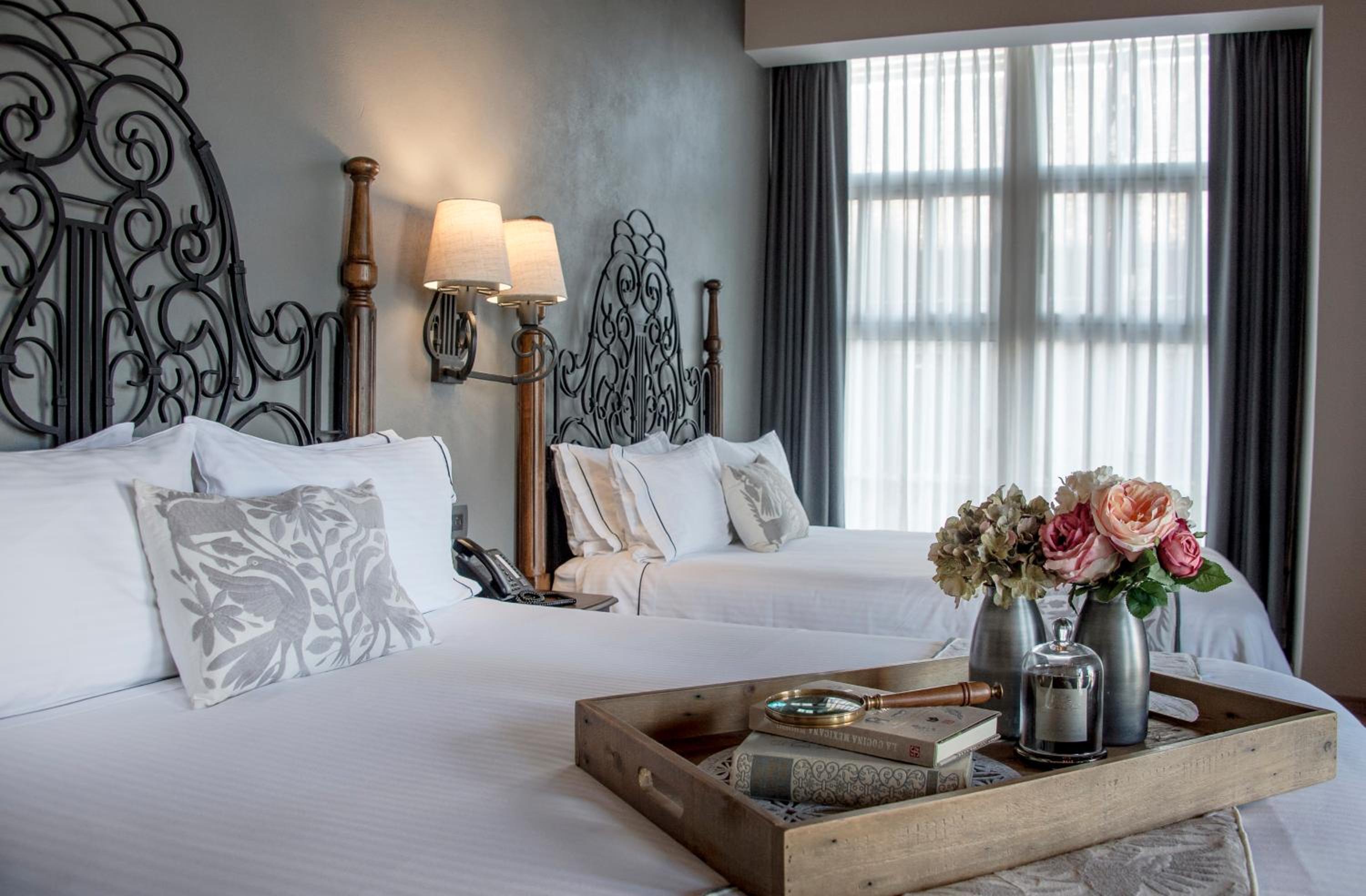 Superior Room with City View thumbnail 5
