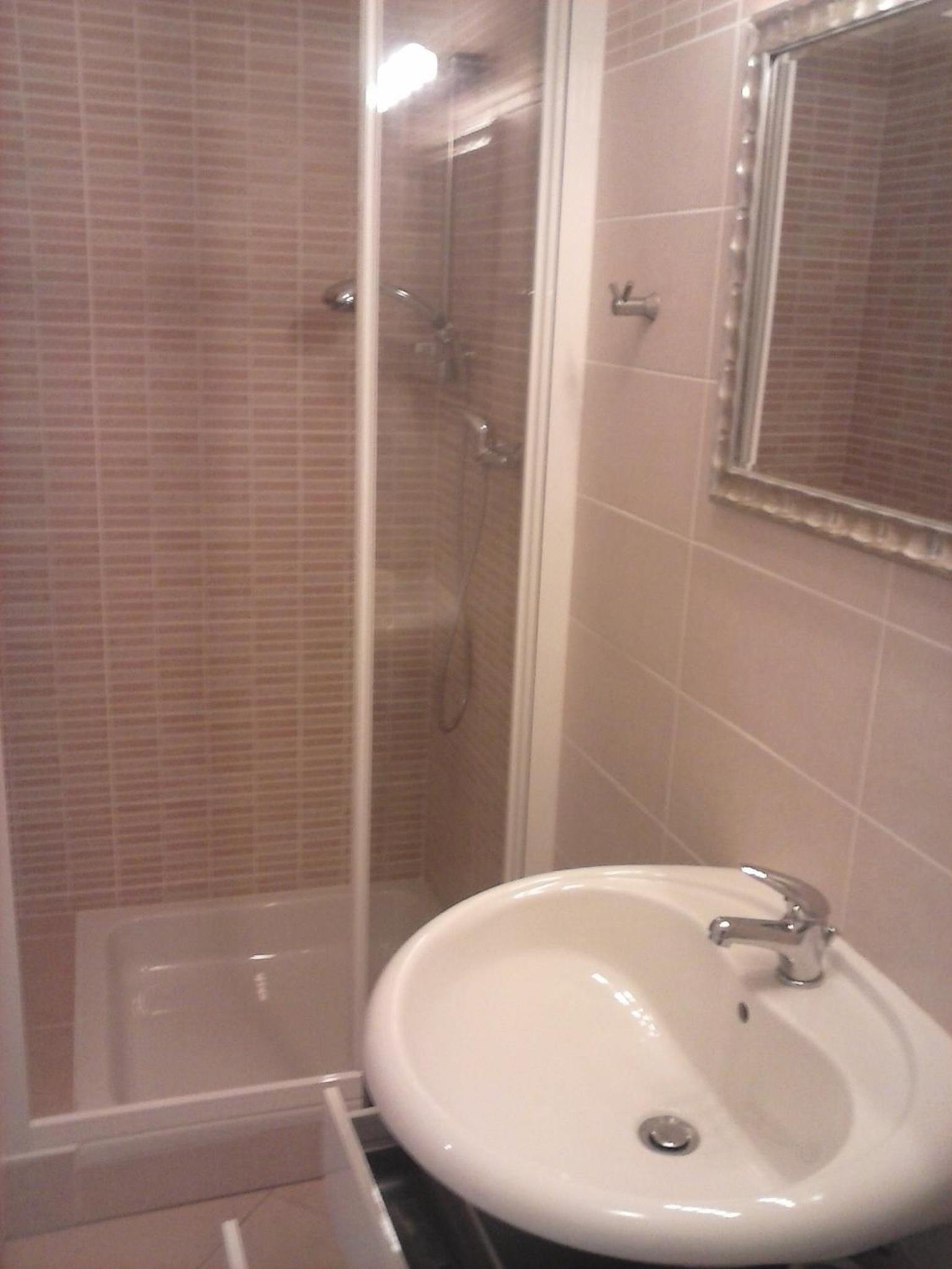 Double Room with Spa Bath - Photo 12