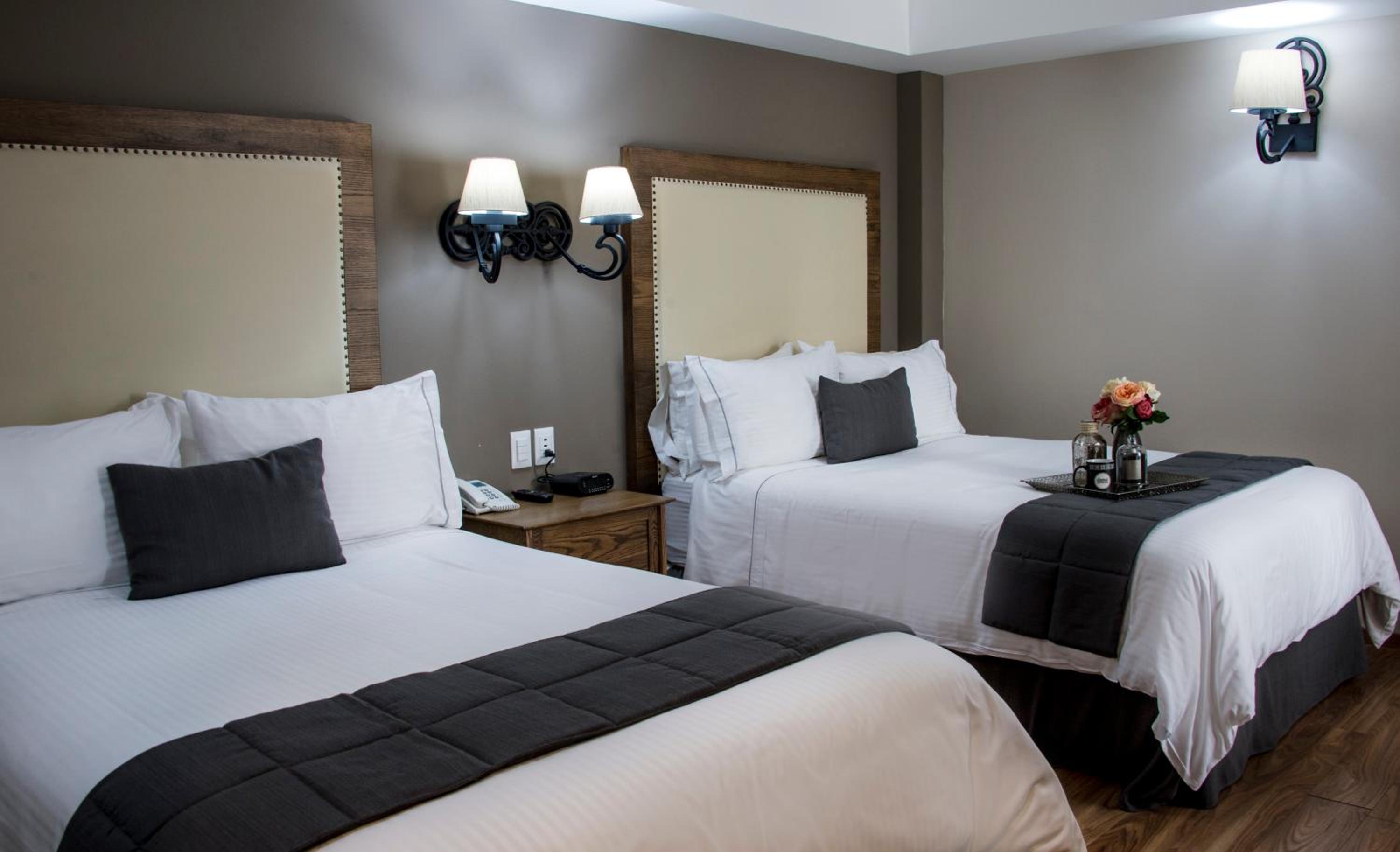 Deluxe Double Room With Two Double Beds thumbnail 6
