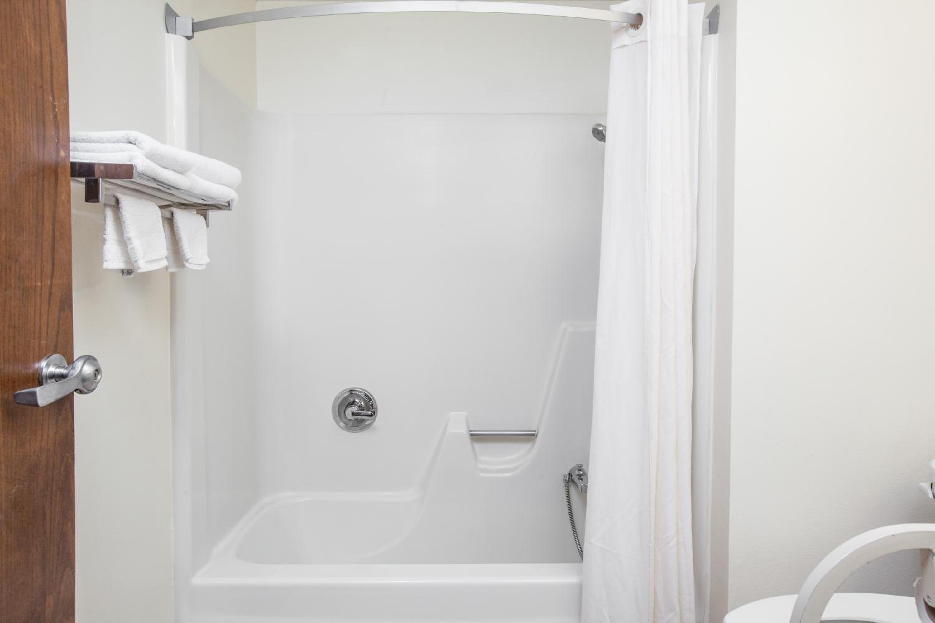 Queen Room - Mobility Access/Non-Smoking - Photo 14