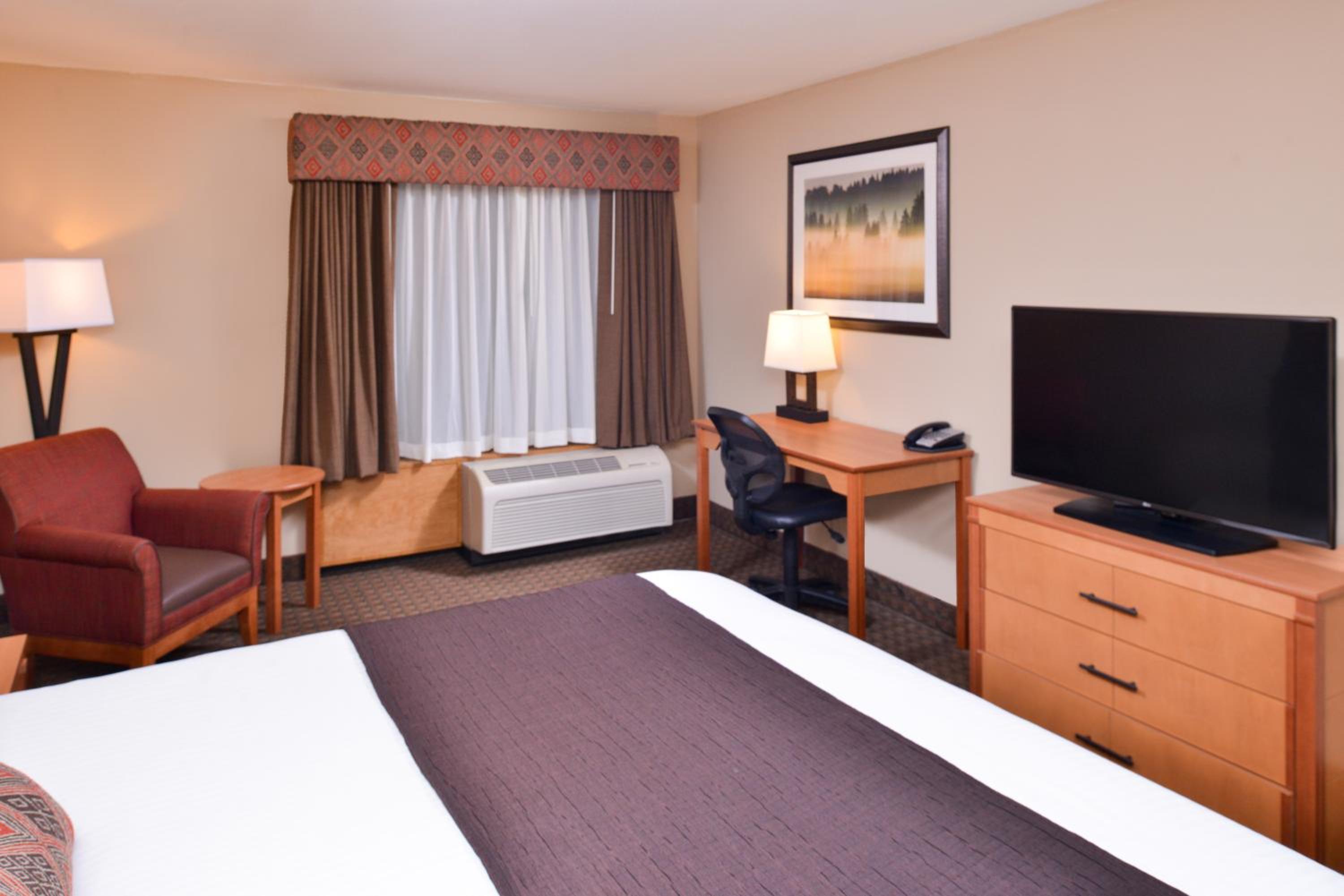 King Room - Non-Smoking photo 3