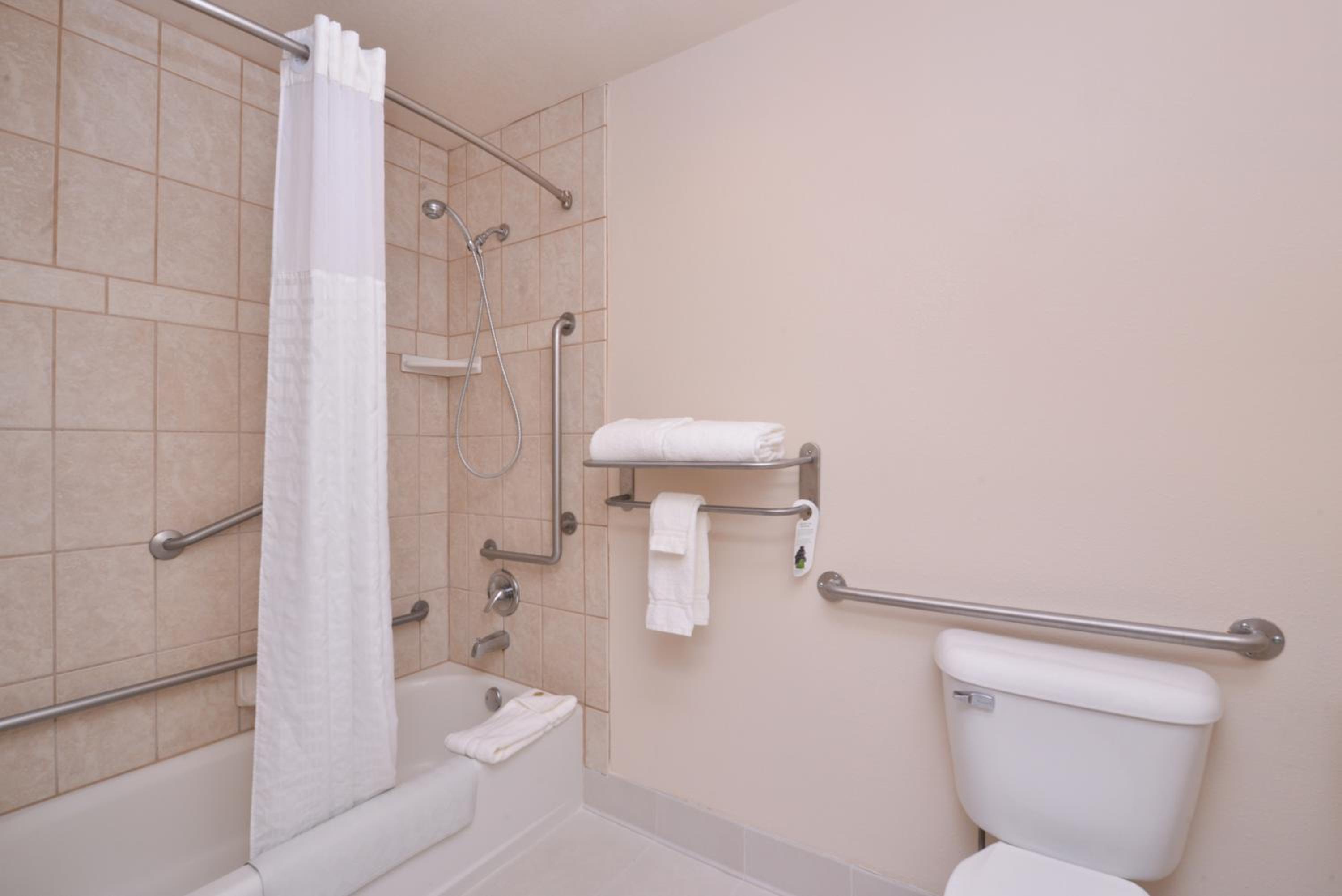 King Room with Bath Tub - Disability Access/Non-Smoking  photo 2