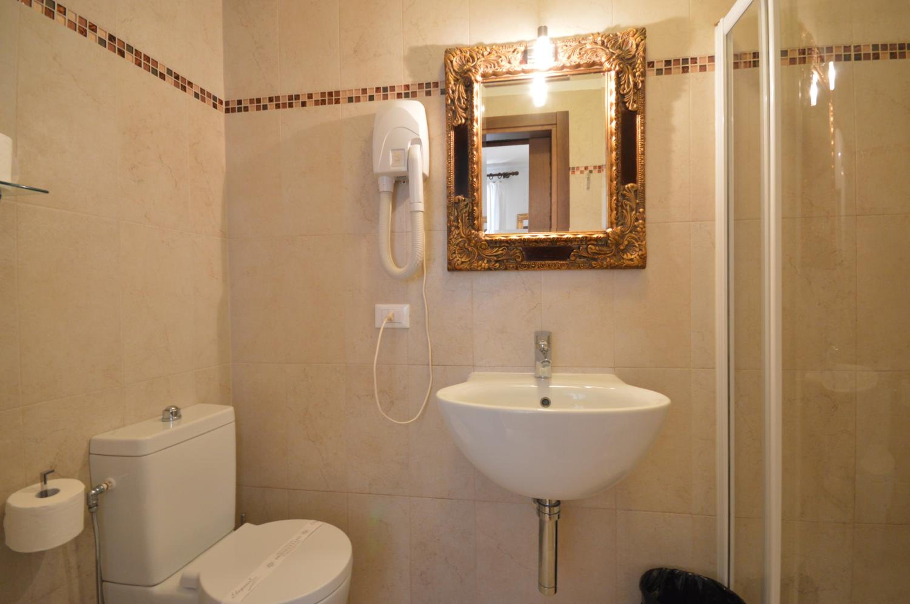 Double or Twin Room photo 3