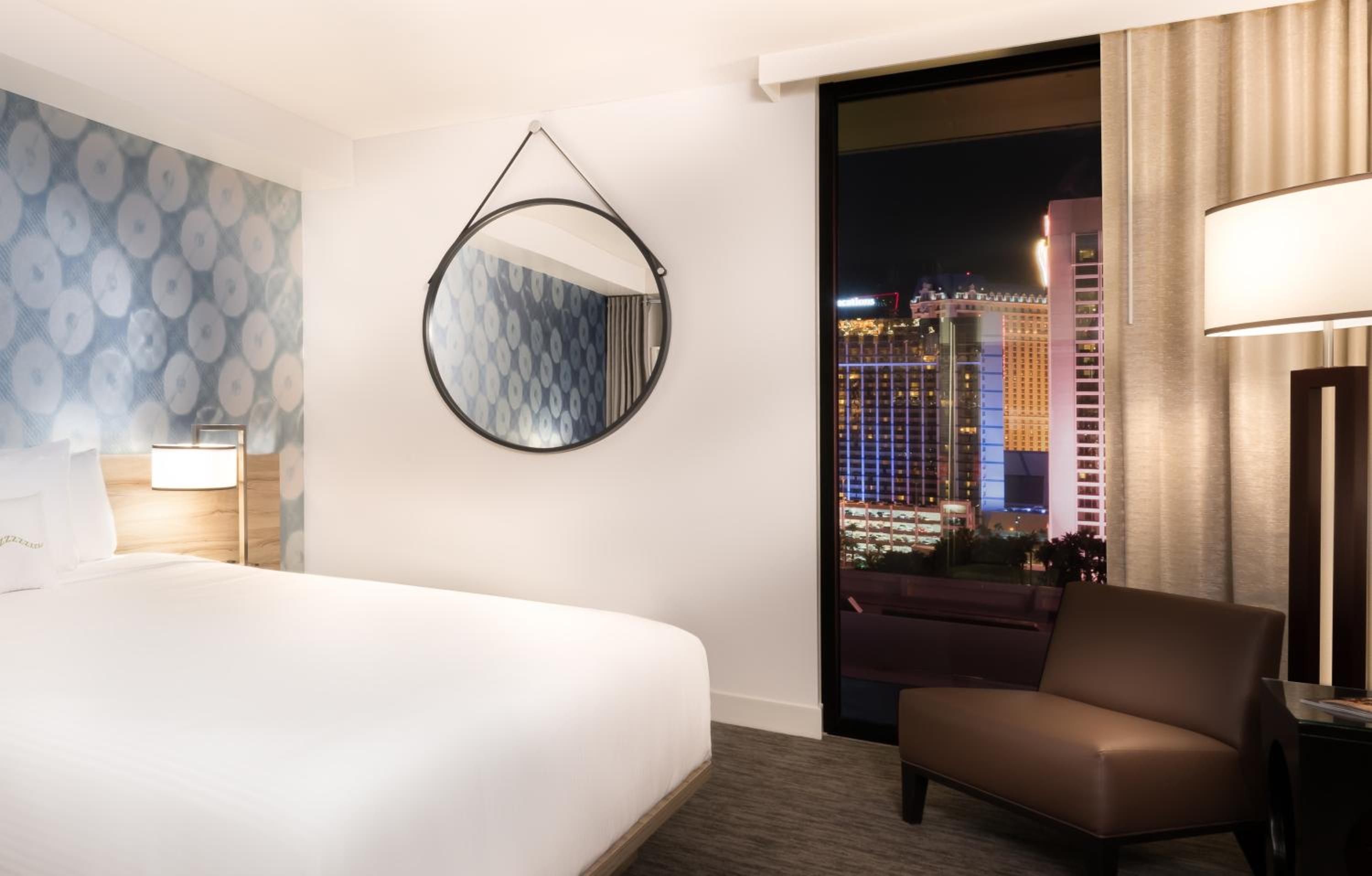 Deluxe Room, 2 Doubles, Strip View, Non-Smoking - Photo 6
