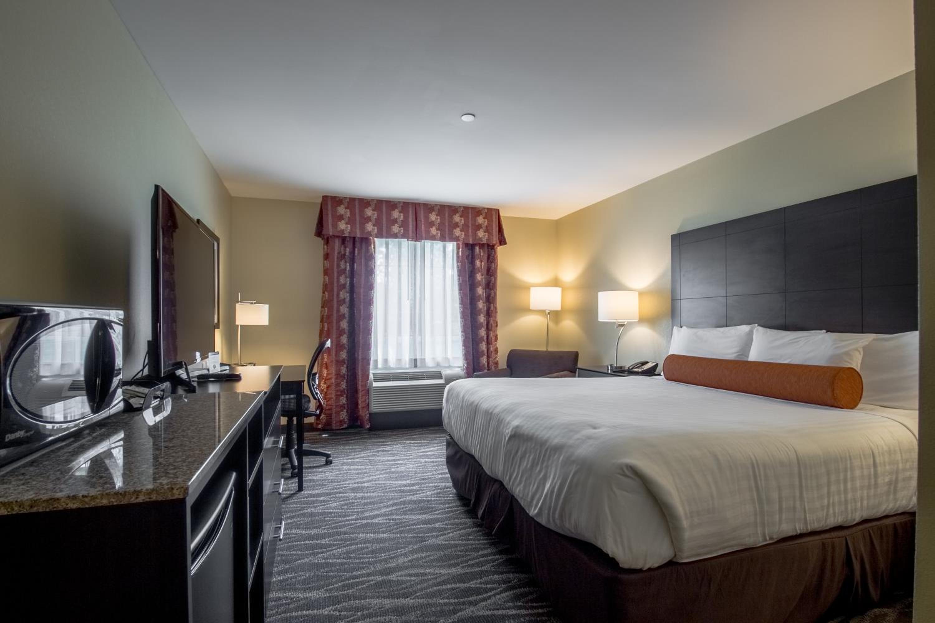 Deluxe King Room photo 1