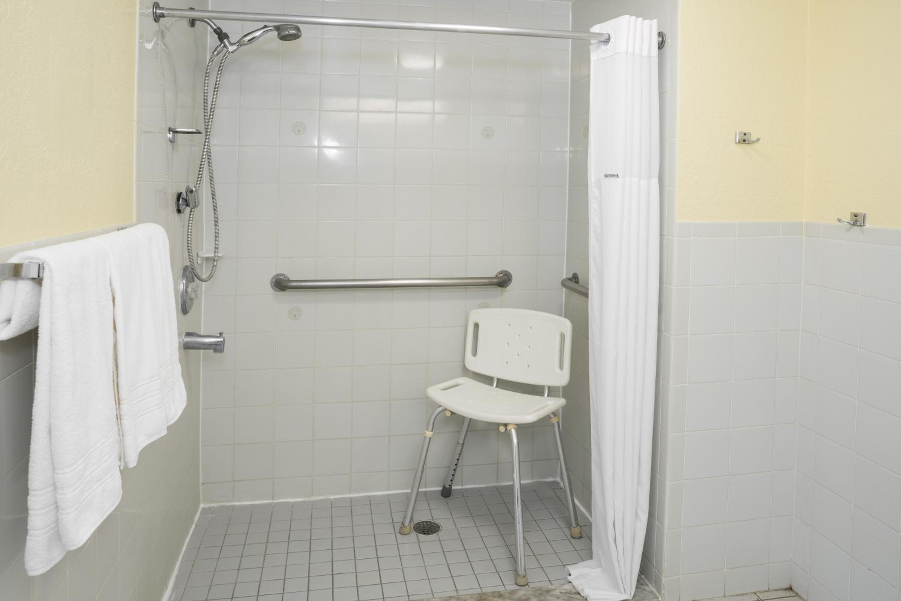 King Room with Pool View - Mobility Access/Non-Smoking photo 2