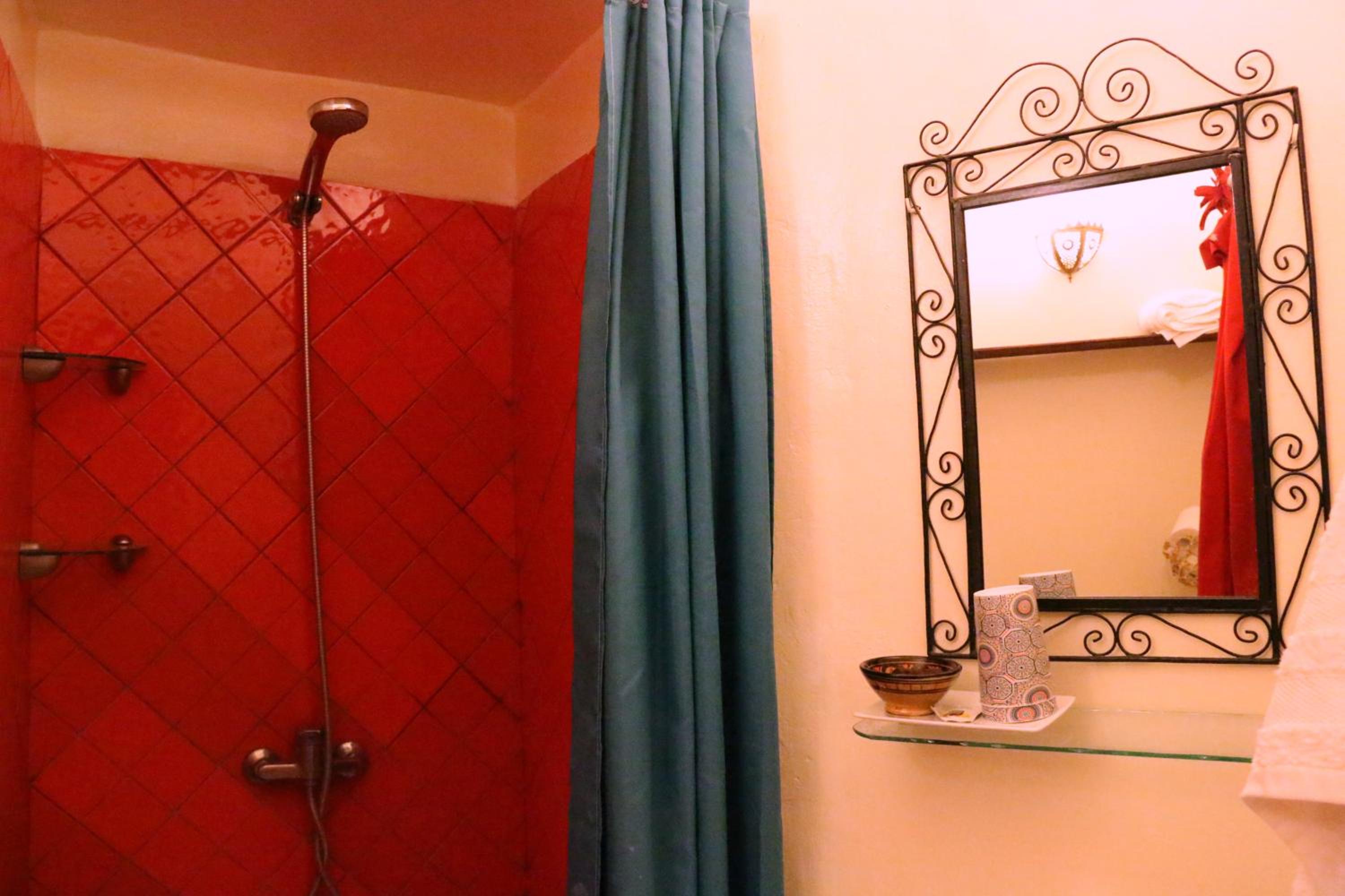 Double Room with Private Bathroom - Photo 5