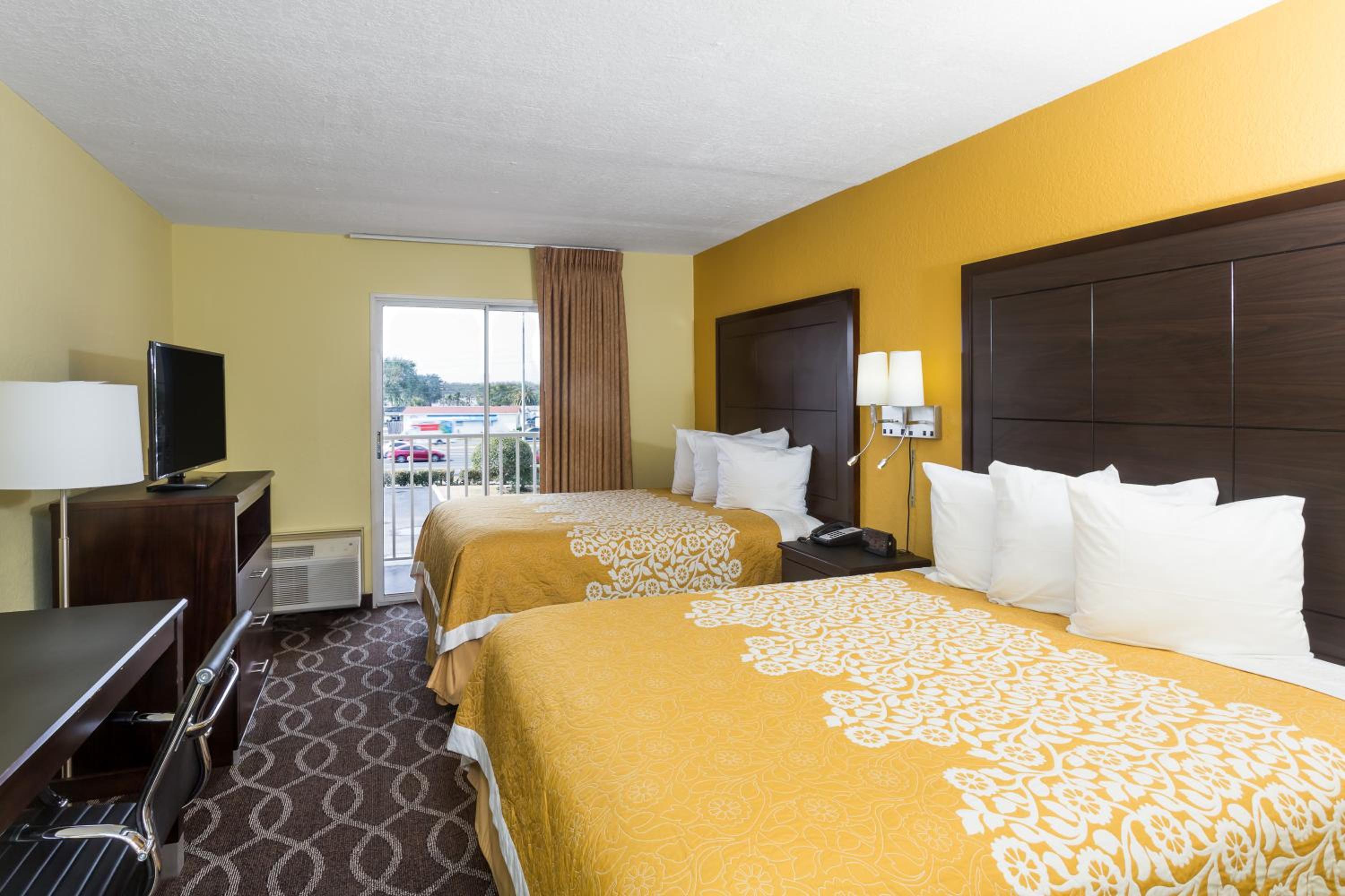 2 Queen Beds, Non-Smoking - Photo 1