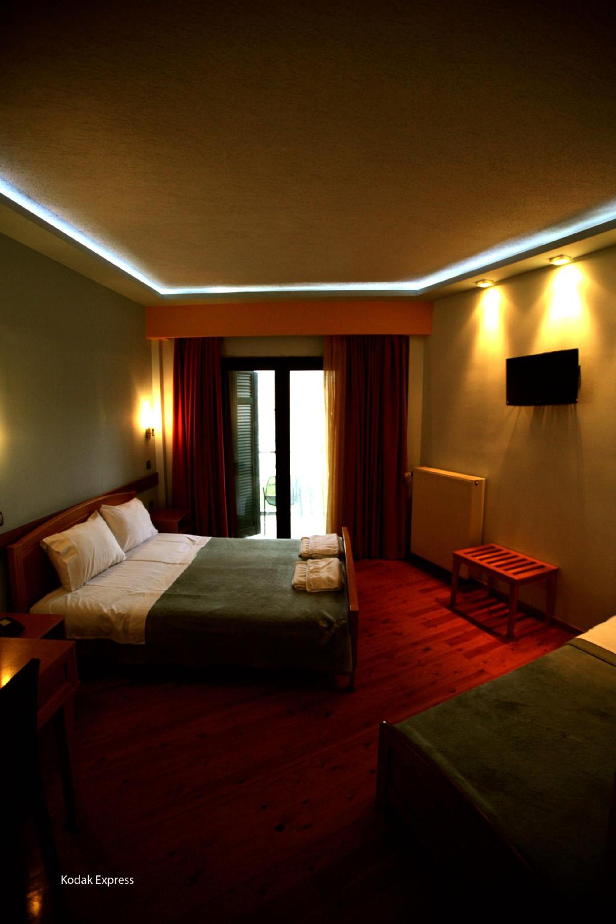 Standard Triple Room - Photo 1