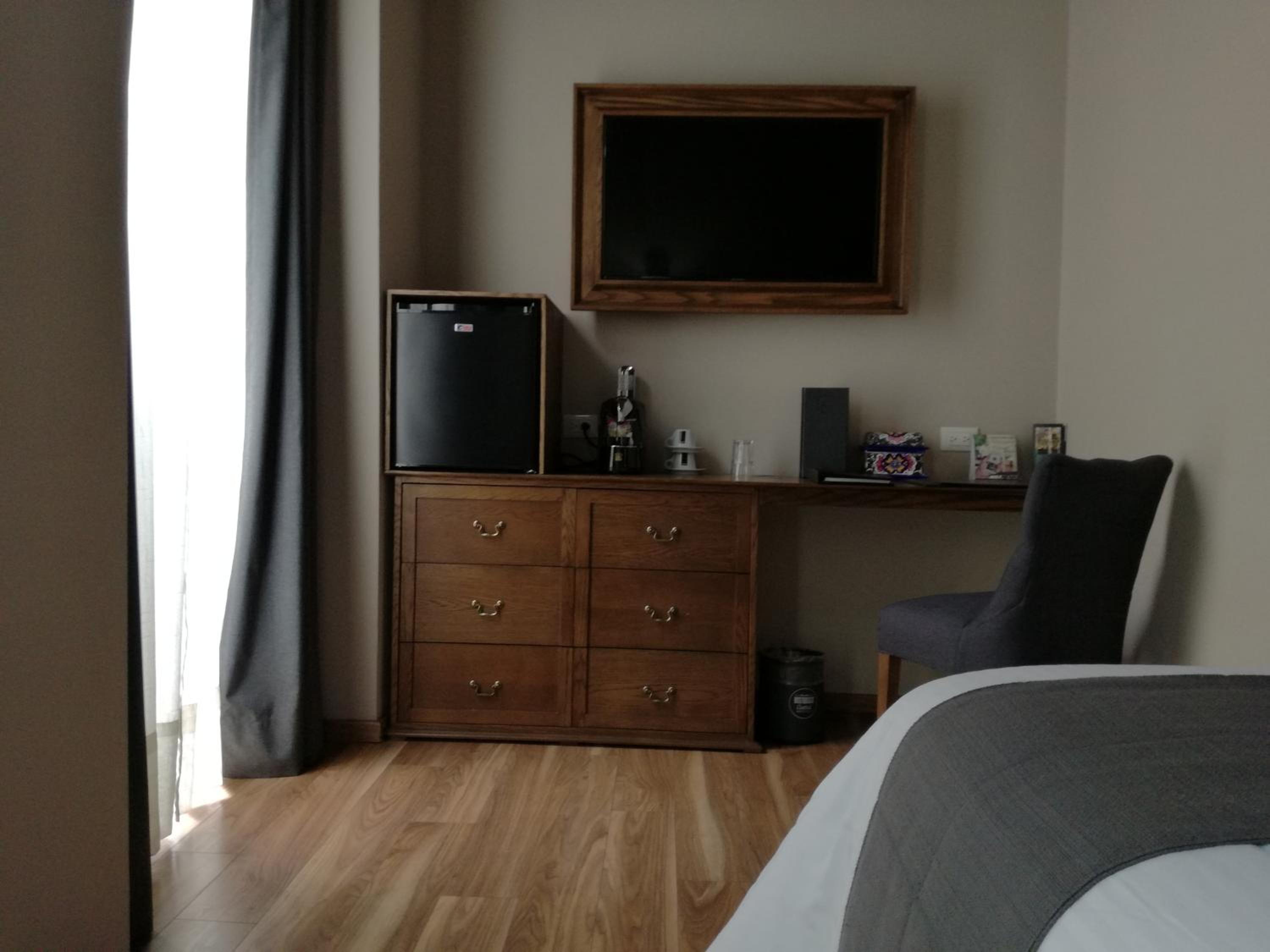 Double Room with Balcony thumbnail 6