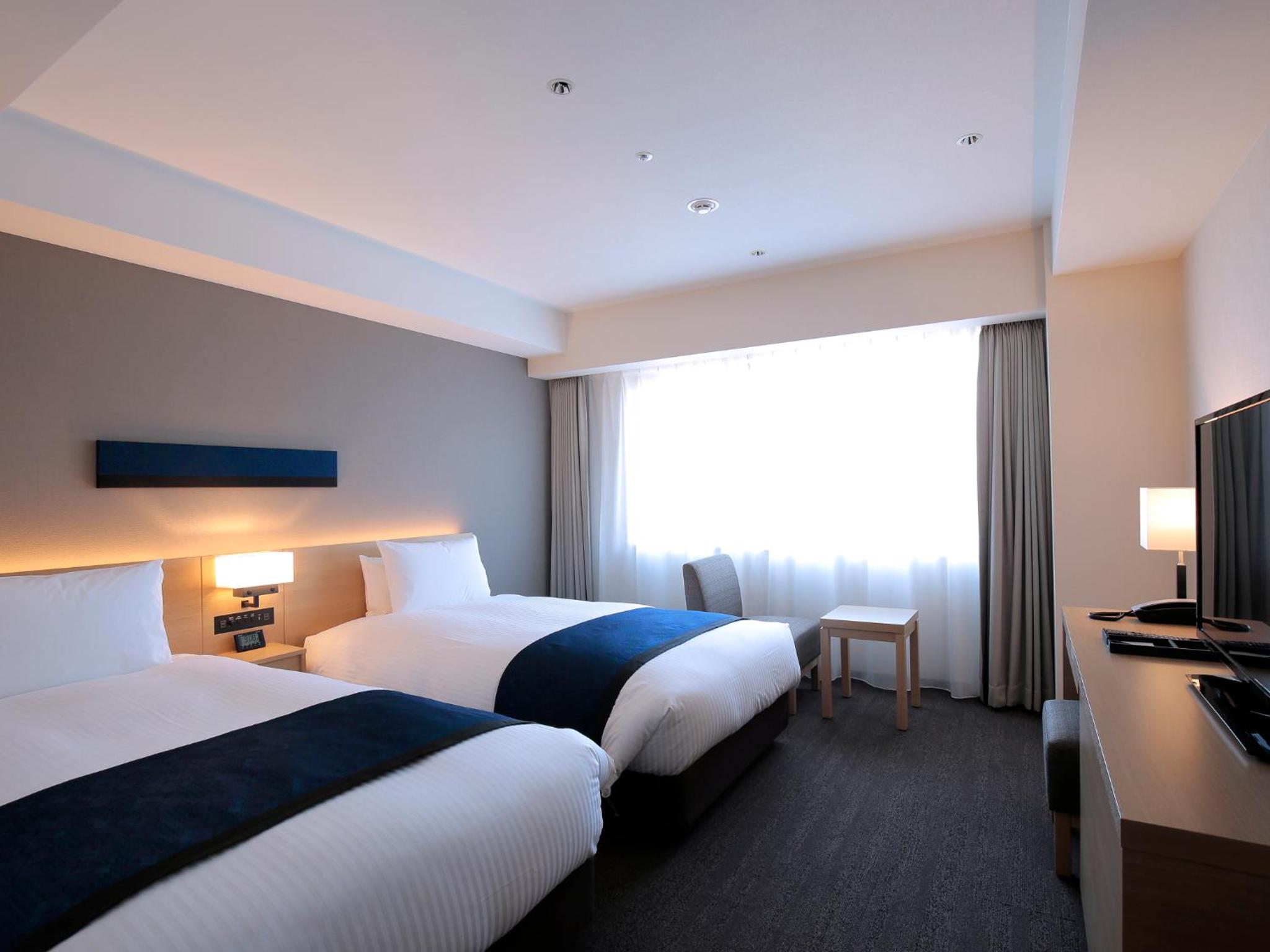 Superior Twin Room with Free access to Lounge - Smoking photo 1