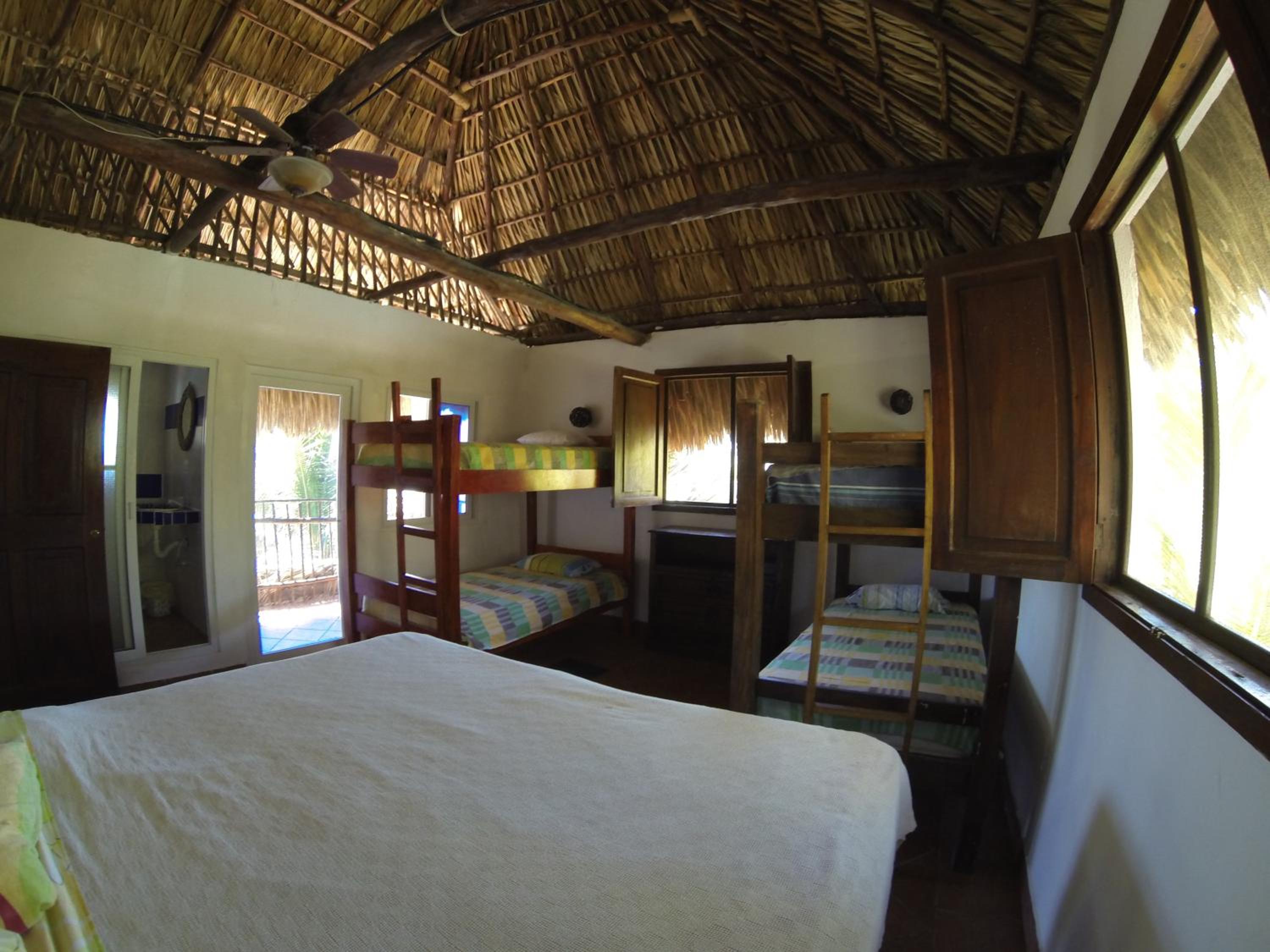 Family Room with Sea View photo 3