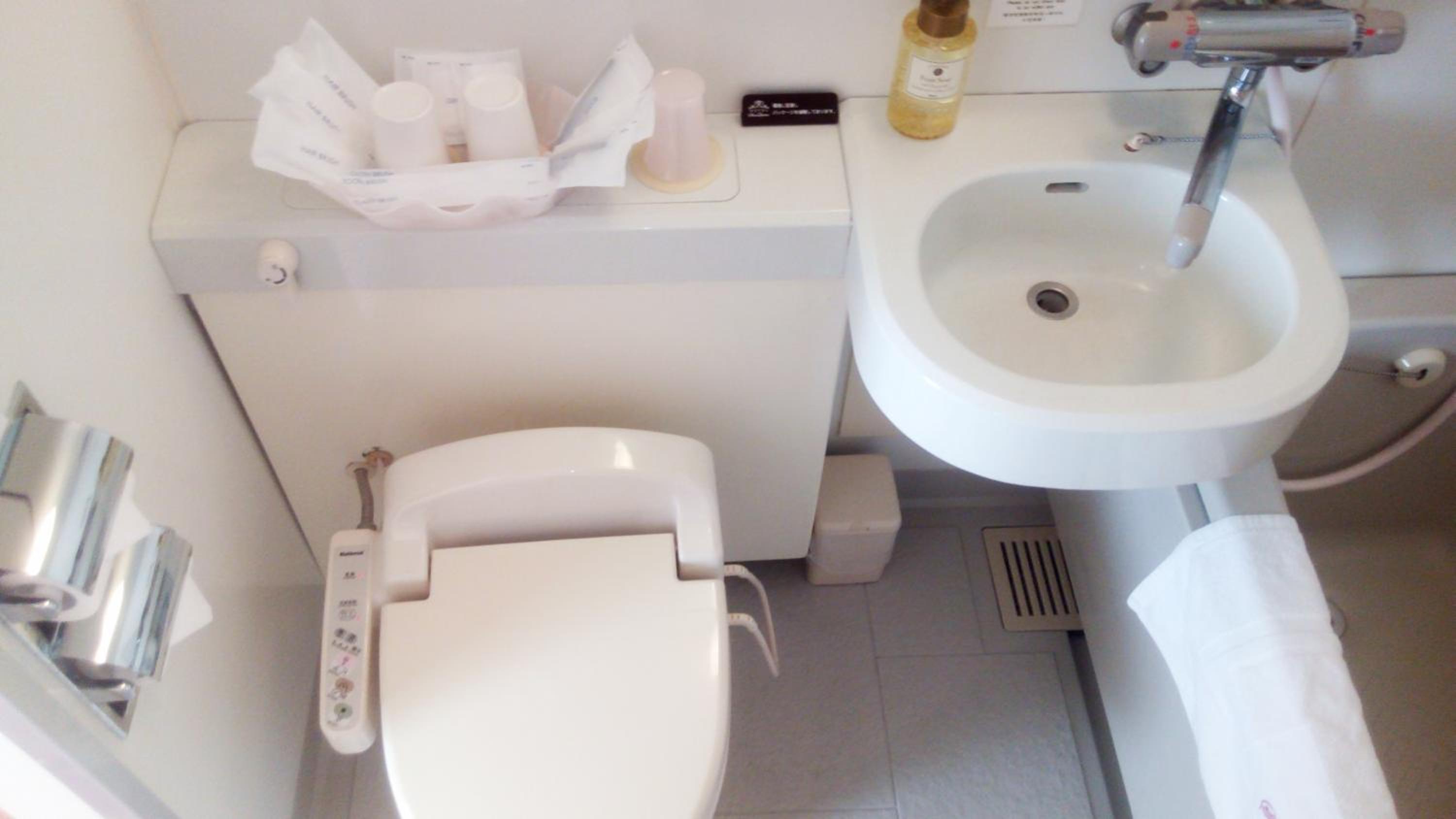 Double Room - Non-Smoking  - Photo 8