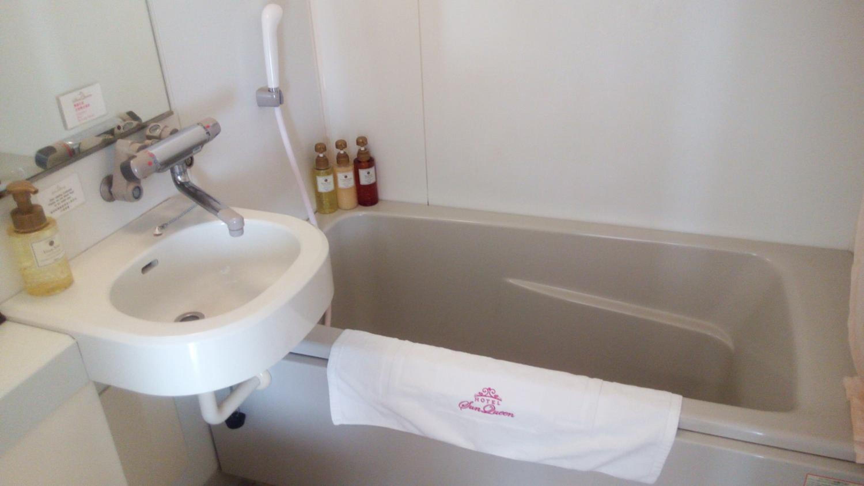 Double Room - Non-Smoking  - Photo 9