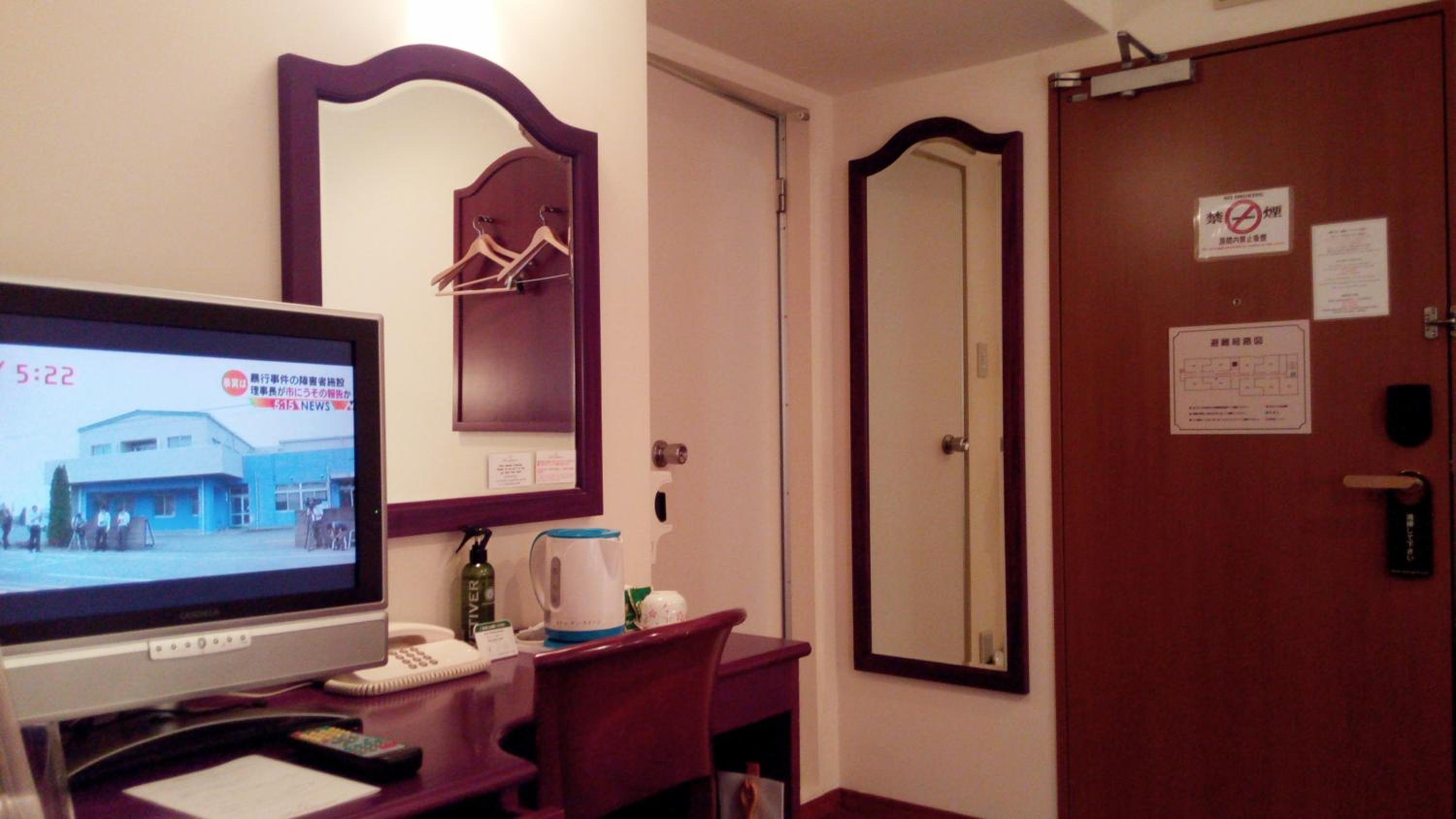 Twin Room - Non-Smoking - Photo 8