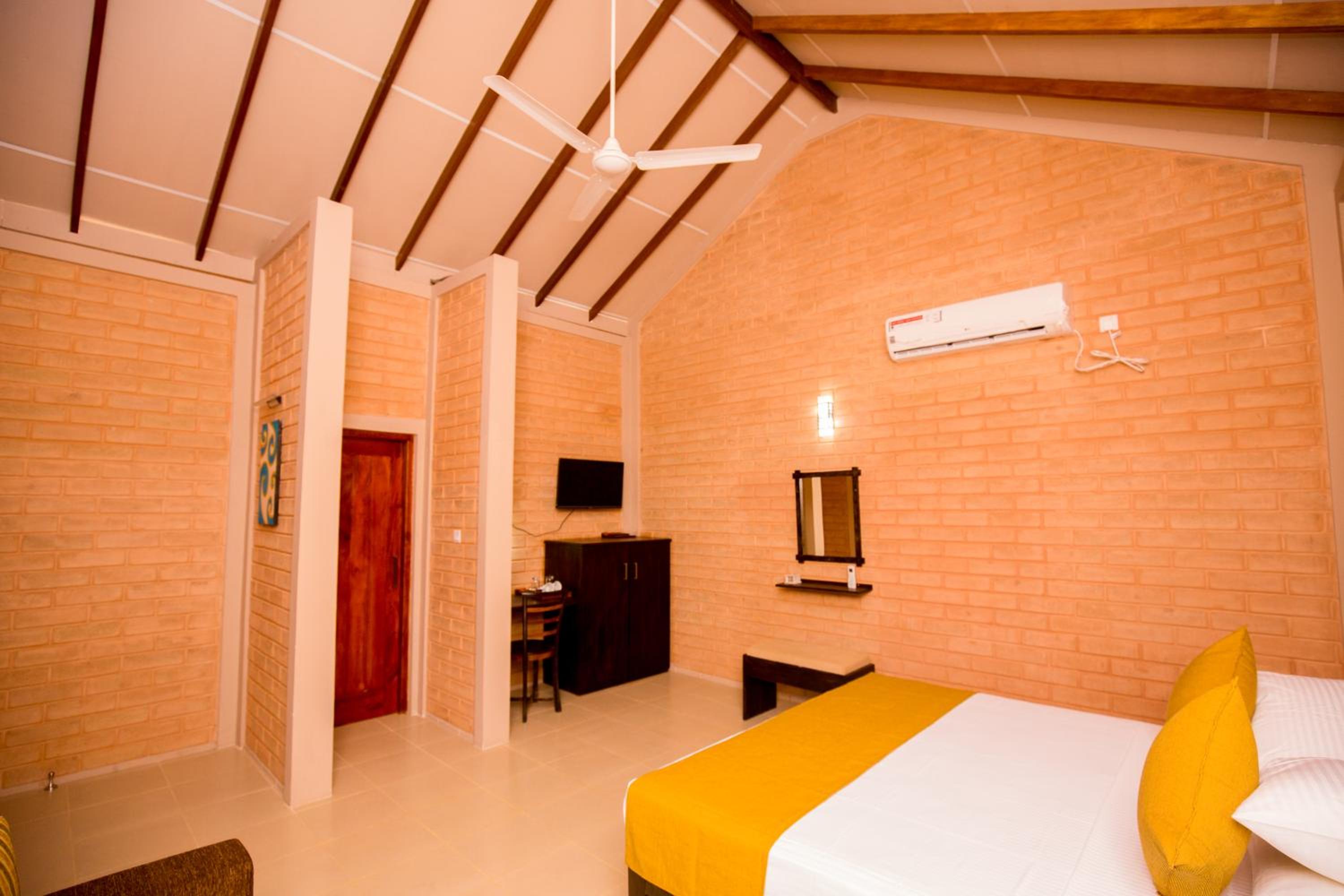 Deluxe Double Room (2 Adults + 1 Child) photo 1