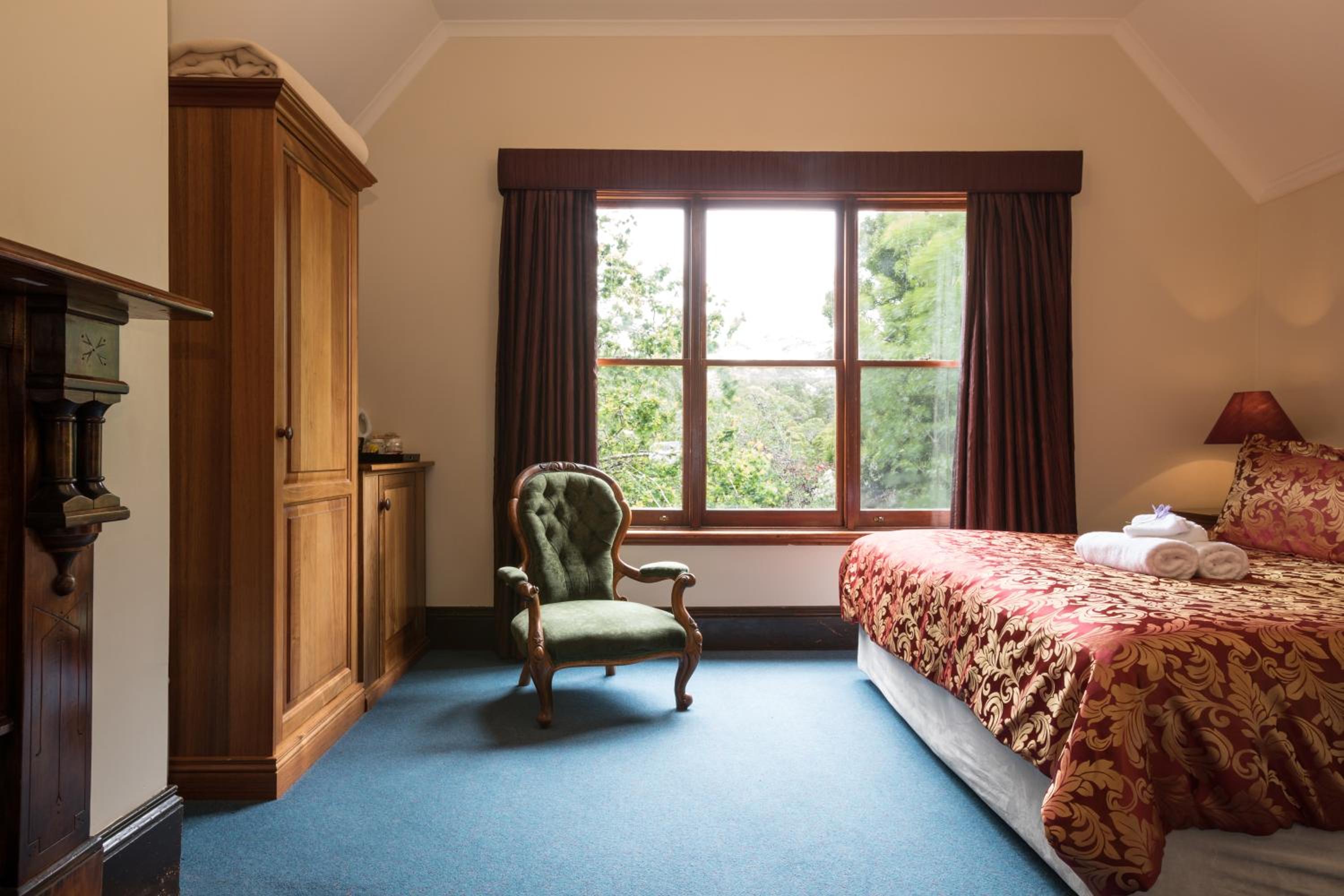 King Suite with Spa Bath - Photo 4