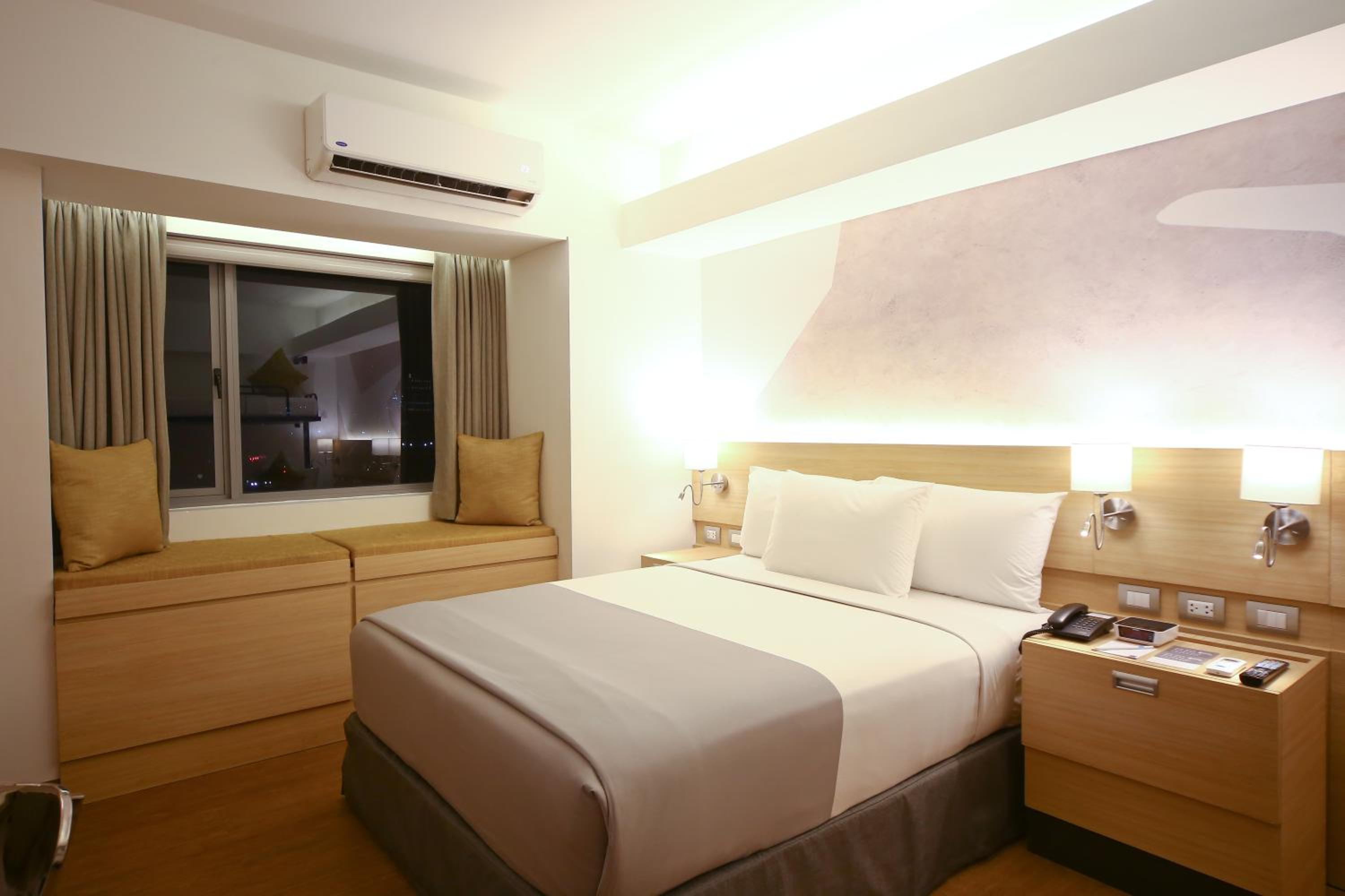 1 Queen and 1 Bunk Bed Family Room - Photo 1