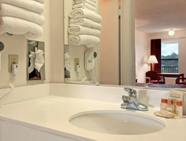 King Room - Mobility Access/Non-Smoking - Photo 4