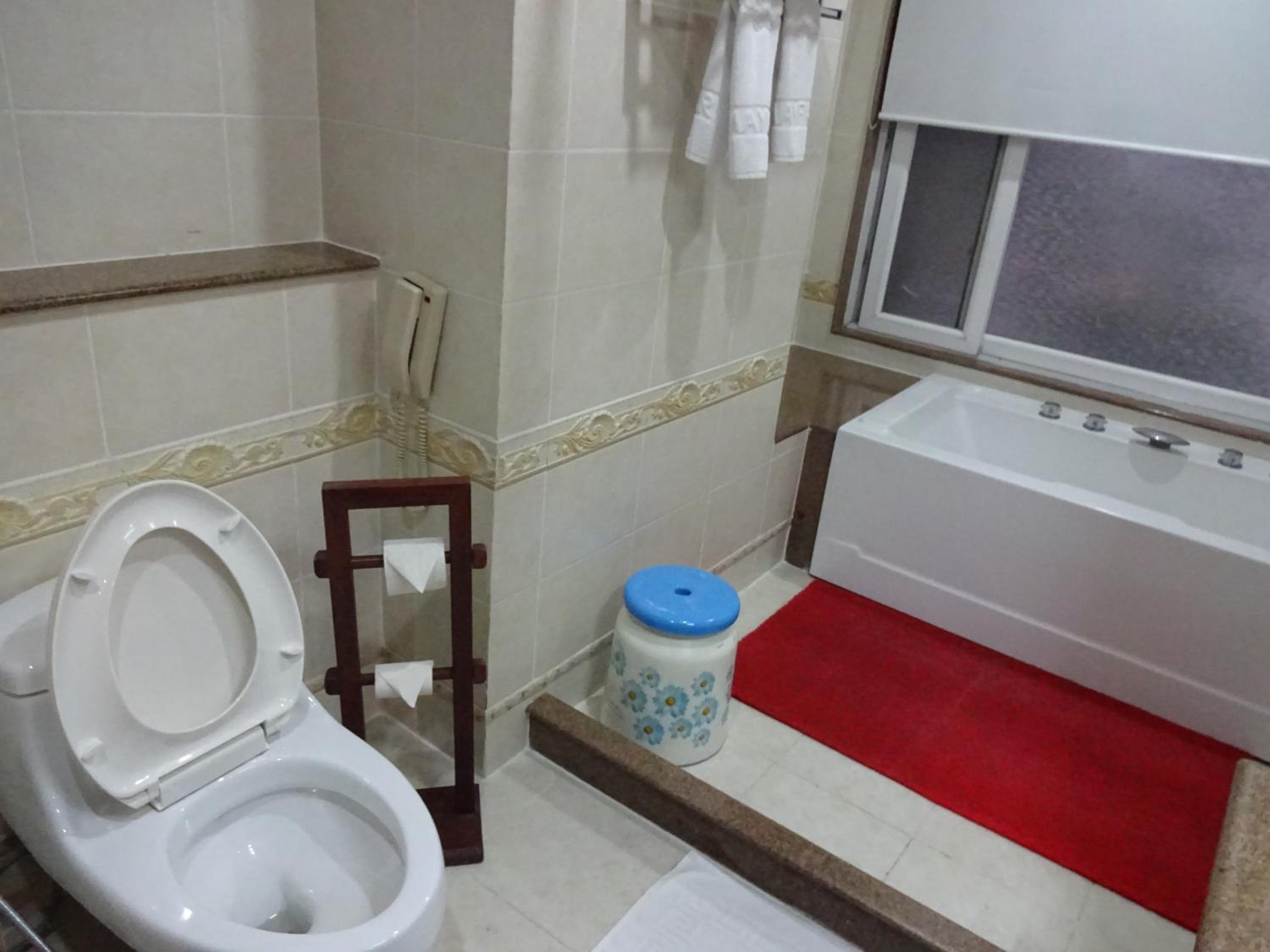 Deluxe Room - 10% Discount on Foods & Soft Beverages* | 15% Discounts on Laundry Services* | INR 500 spa credit during your stay on selective Massage services. TnC Apply.* | Free Minibar - 2 cans of soft Beverages (Once on Arrival) - Photo 2