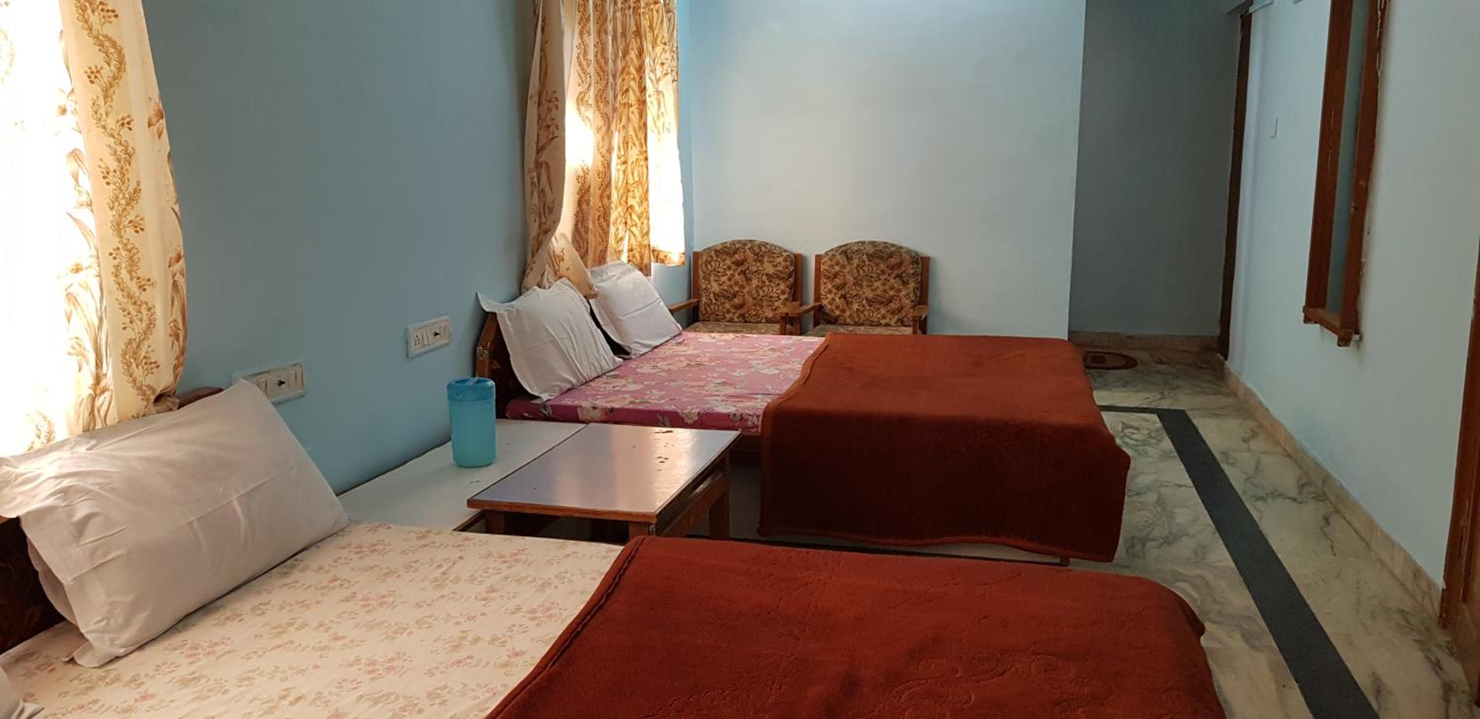 Basic Triple Room With Shared Bathroom photo 3