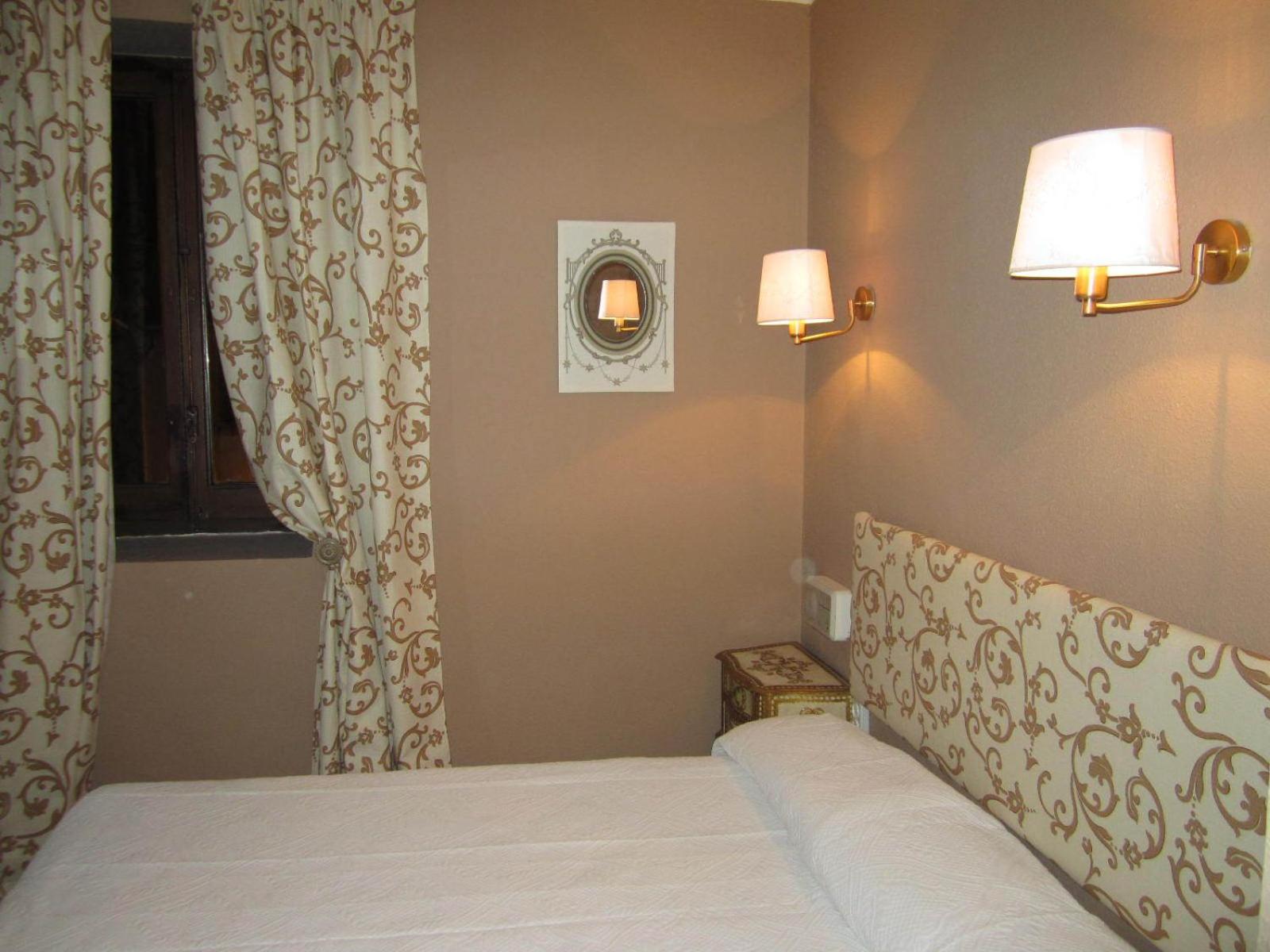 Double or Twin Room - Photo 5