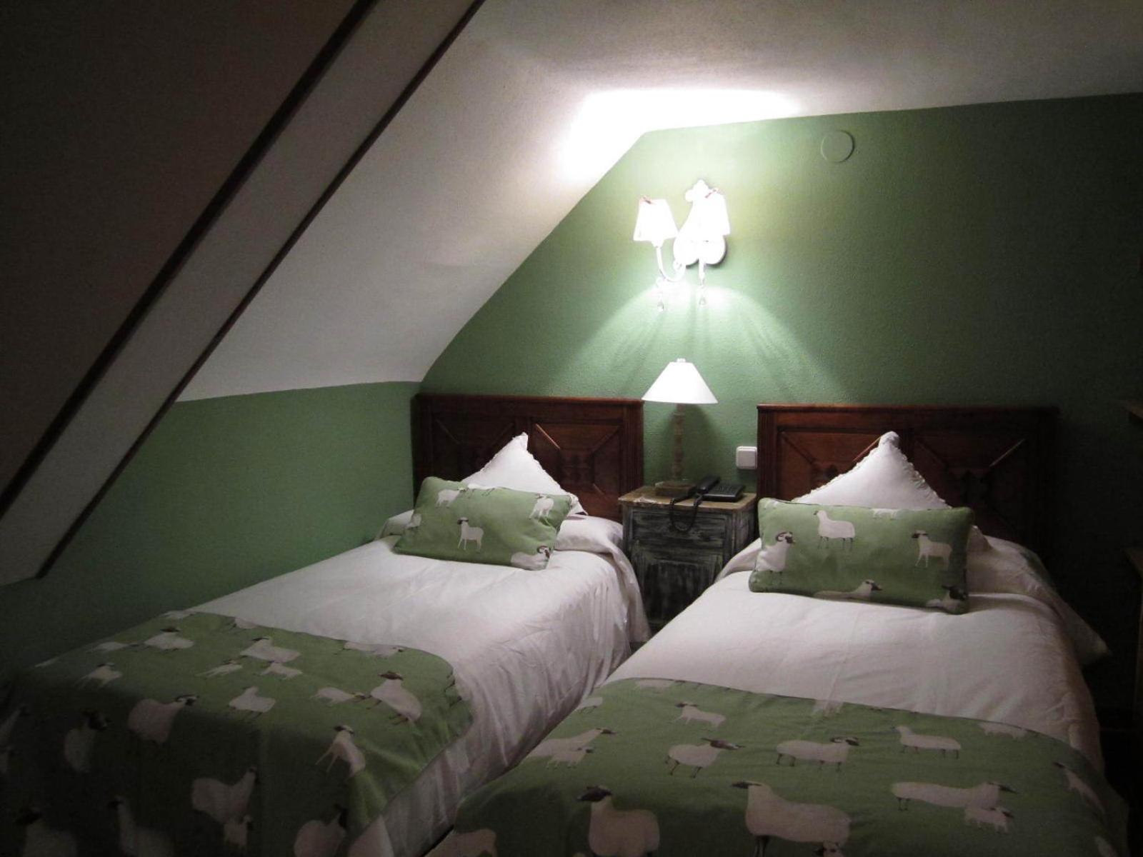 Double or Twin Room - Photo 15