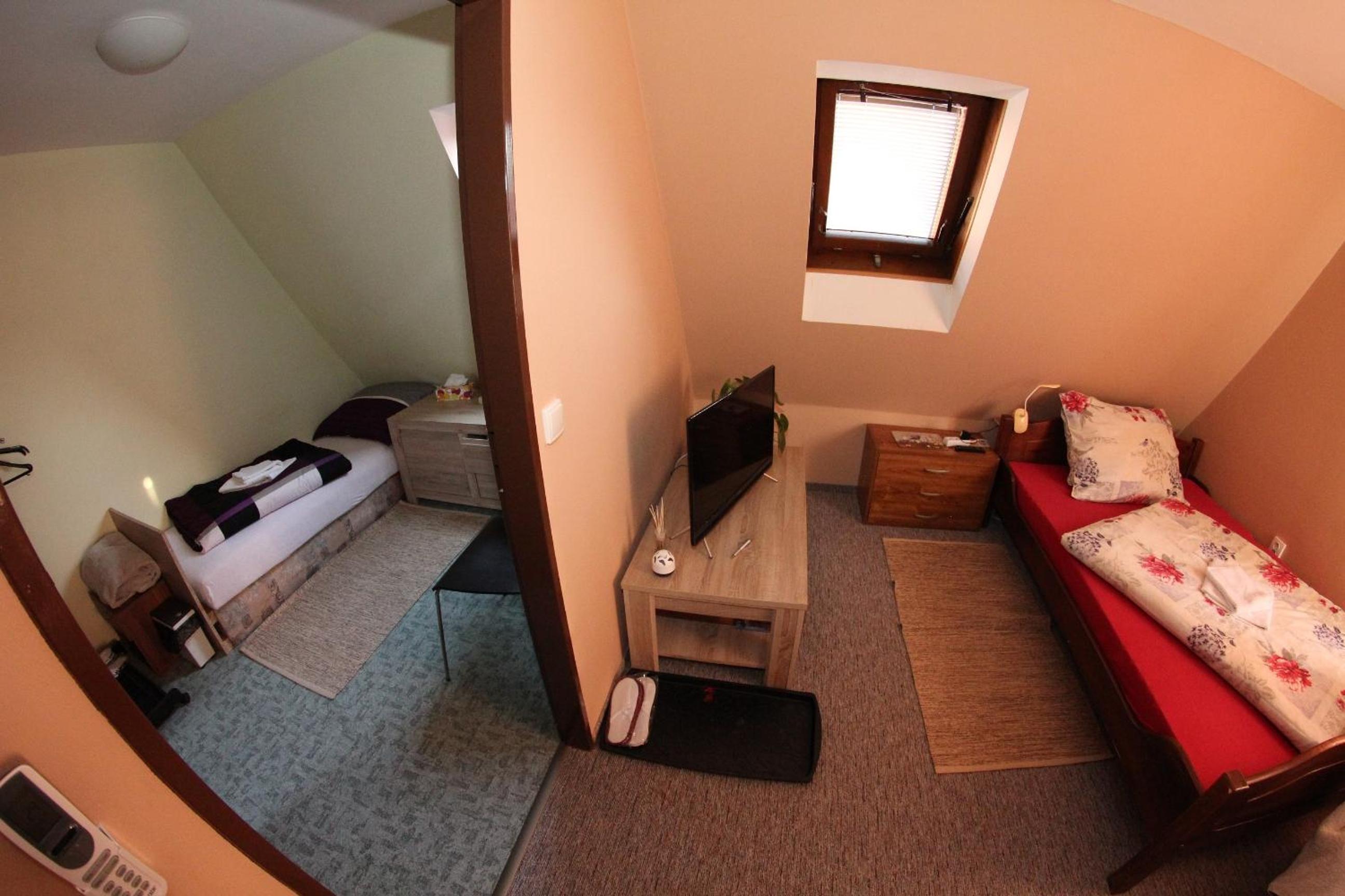 One-Bedroom Apartment photo 1