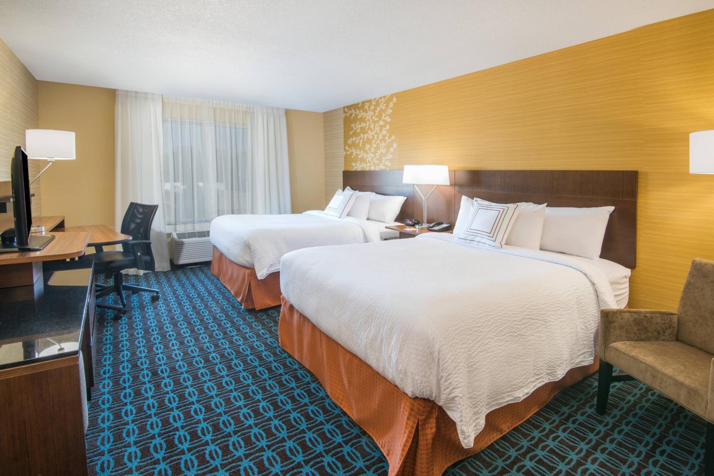Queen Room with Two Queen Beds and Bathtub - Mobility Access/Hearing Accessible