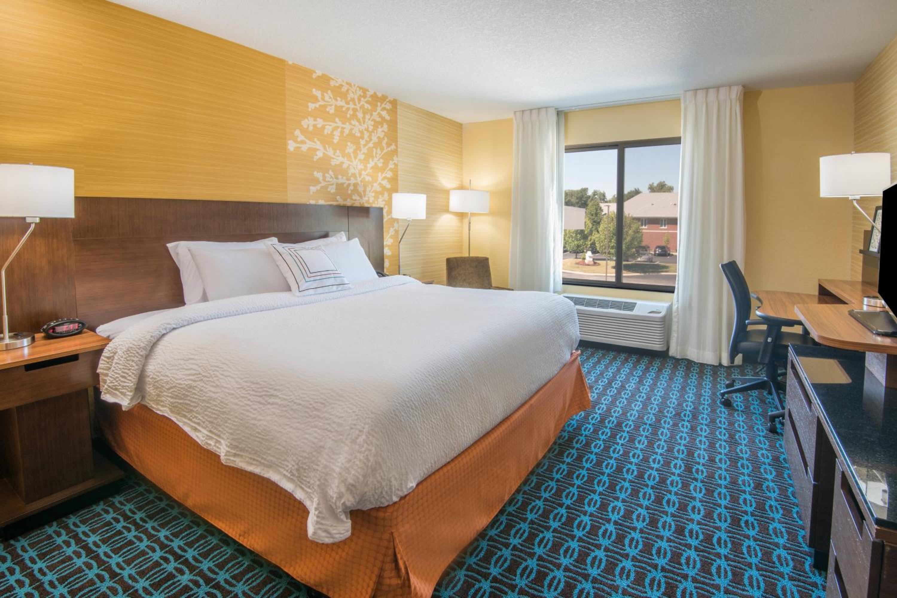 King Room with Roll-In Shower - Mobility Access/Hearing Accessible