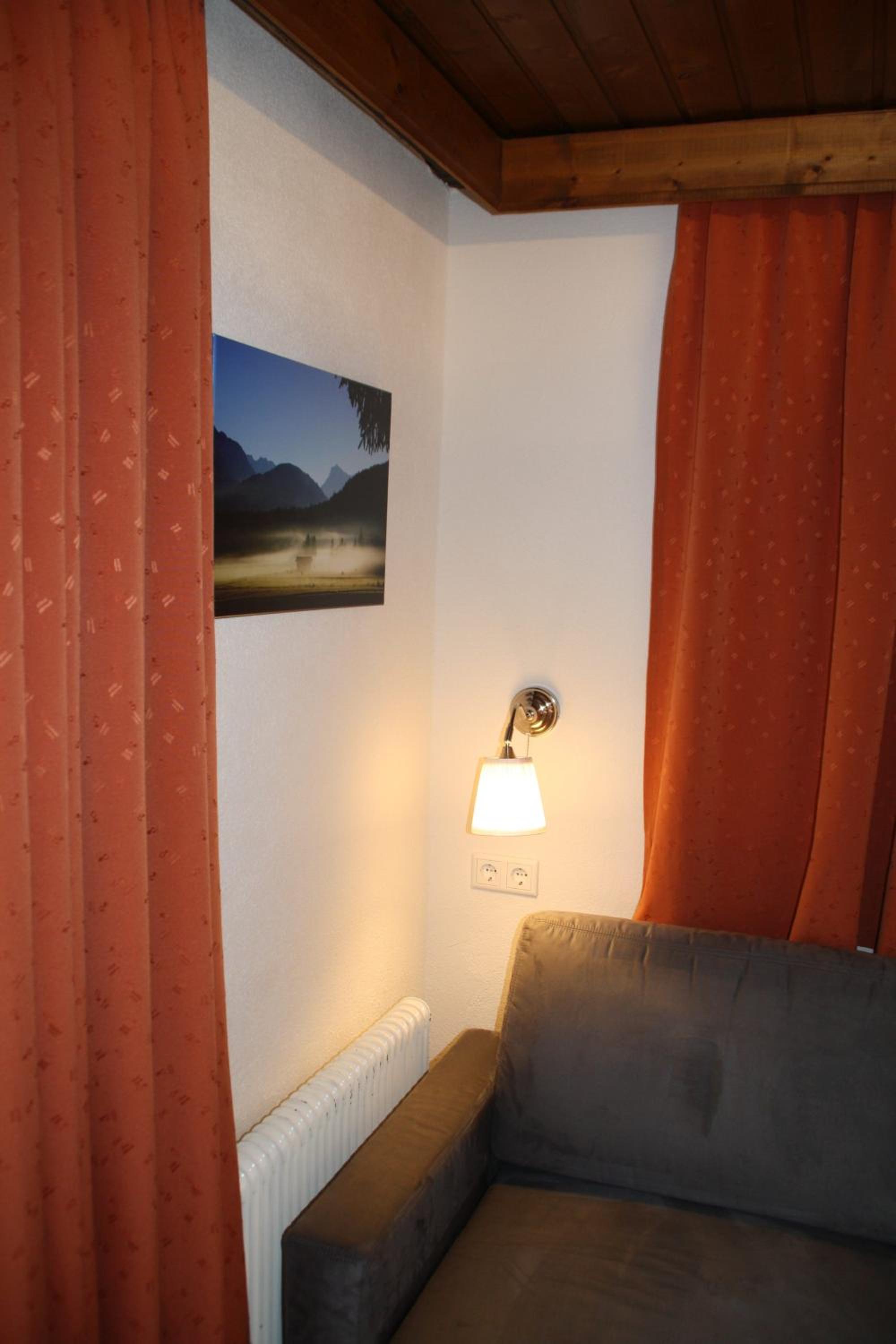 One-Bedroom Apartment photo 1