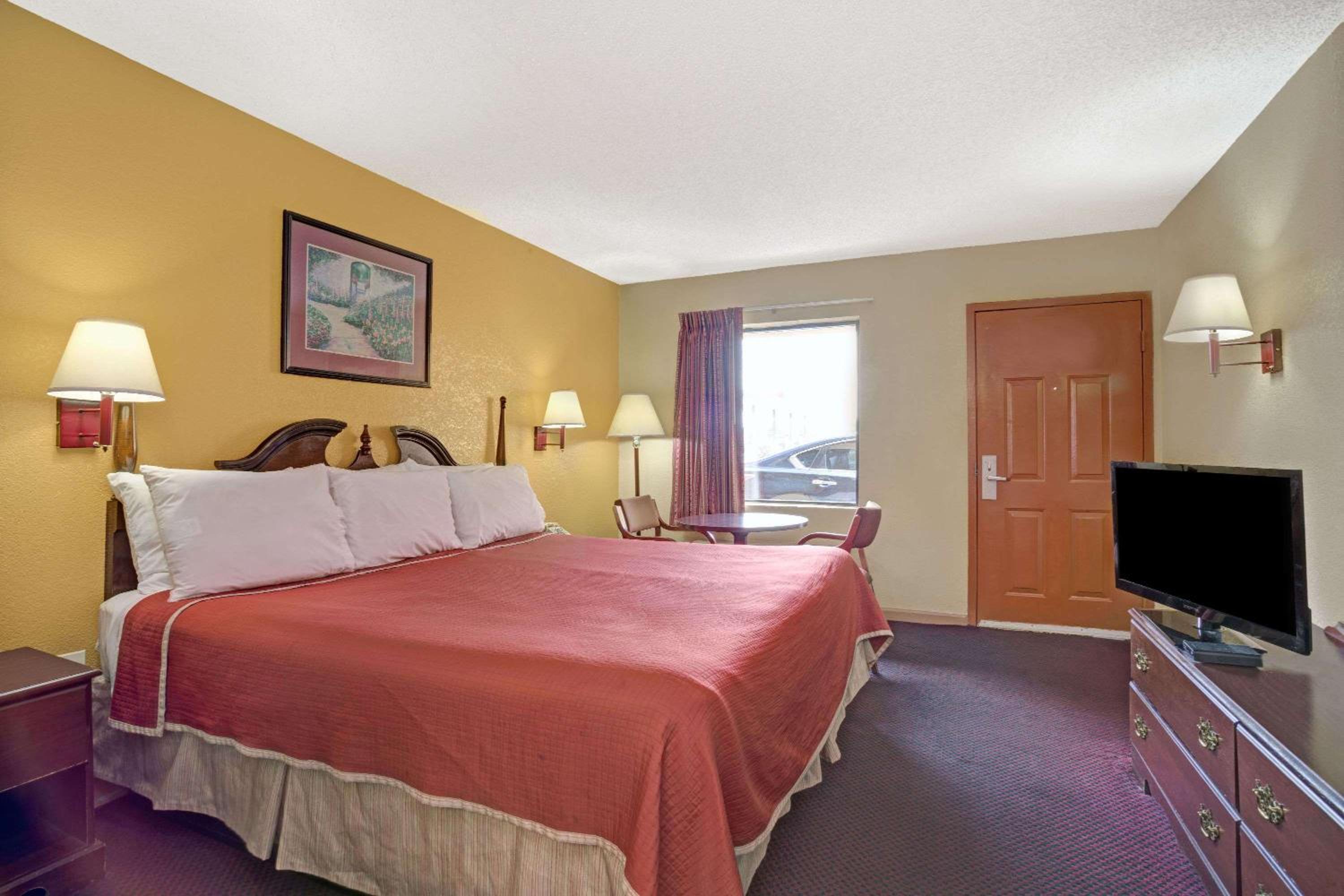 Standard King Room - Smoking - Photo 1