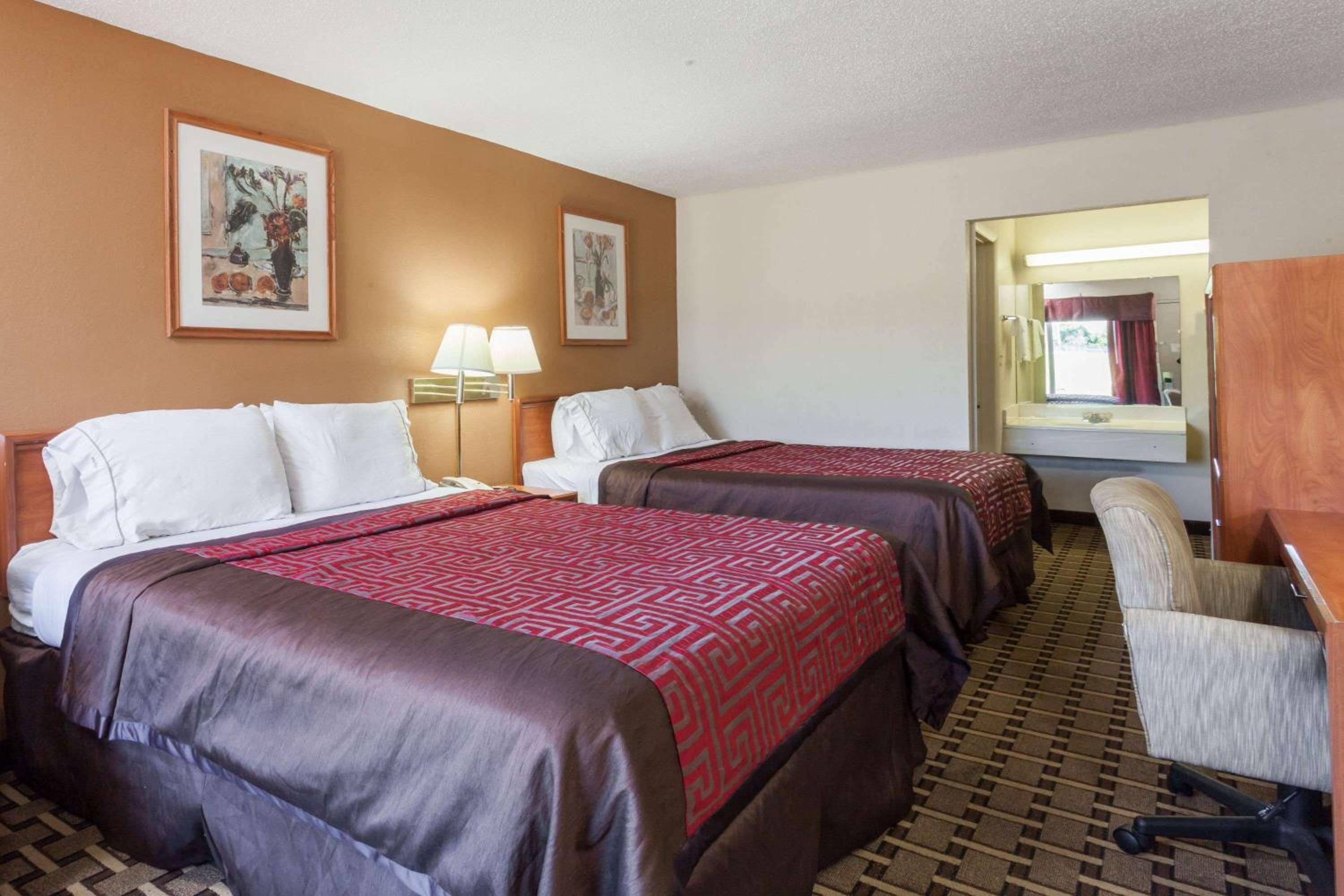 Queen Room with Two Queen Beds - Photo 1