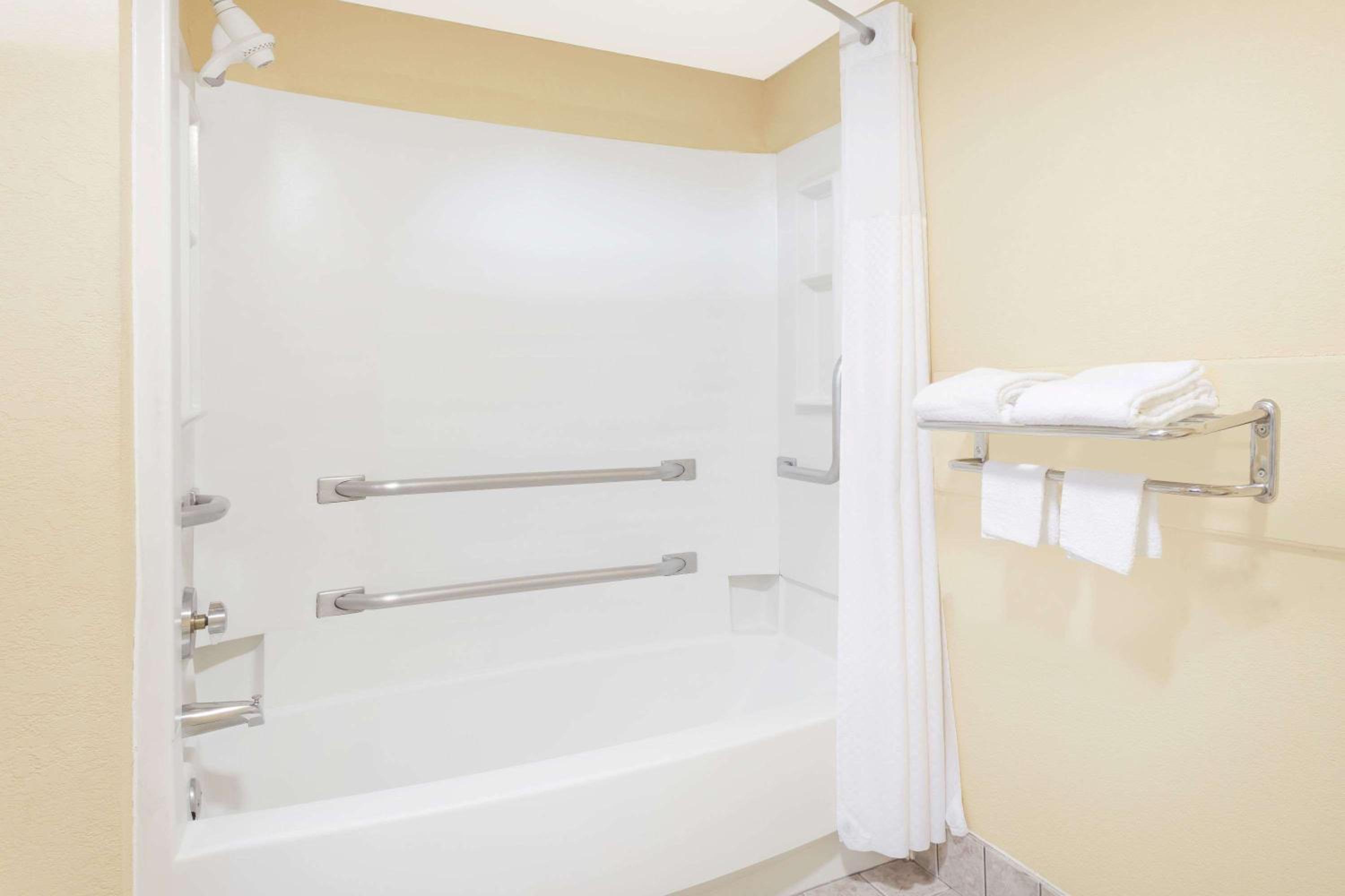 Regency Inn & Suites-Hamilton Place, Zdjęcie 3